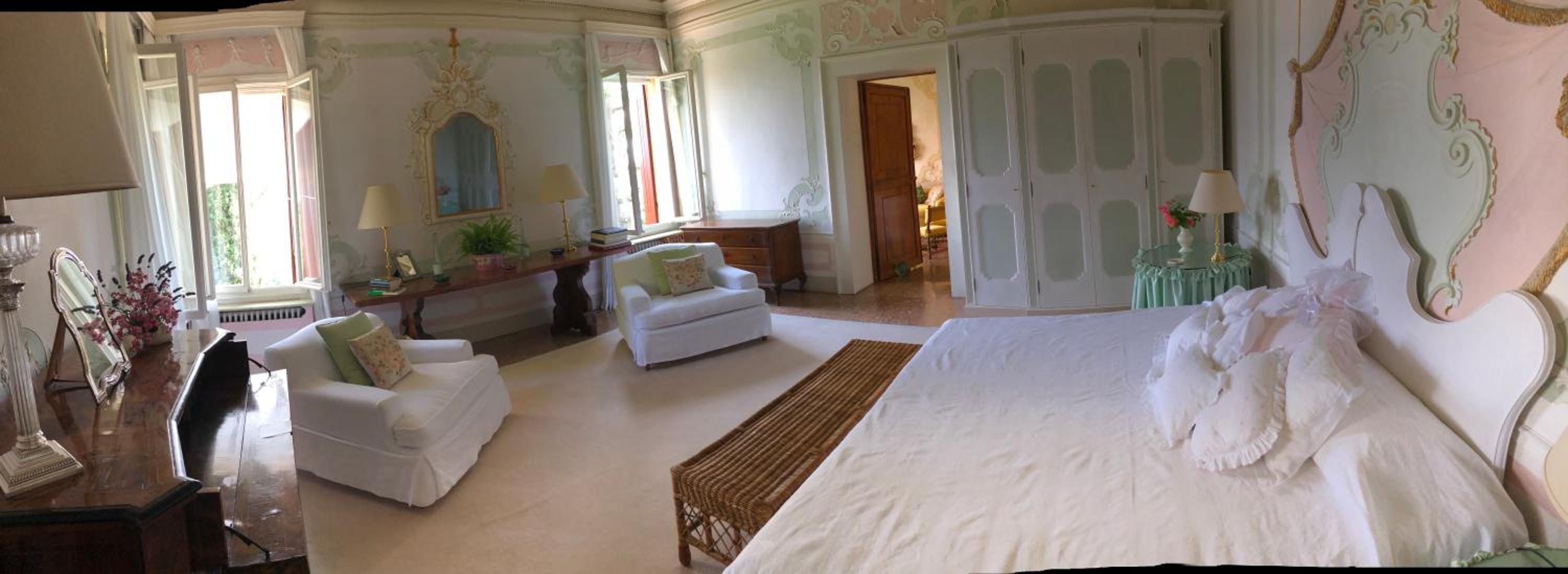 Superior King Room photo 1