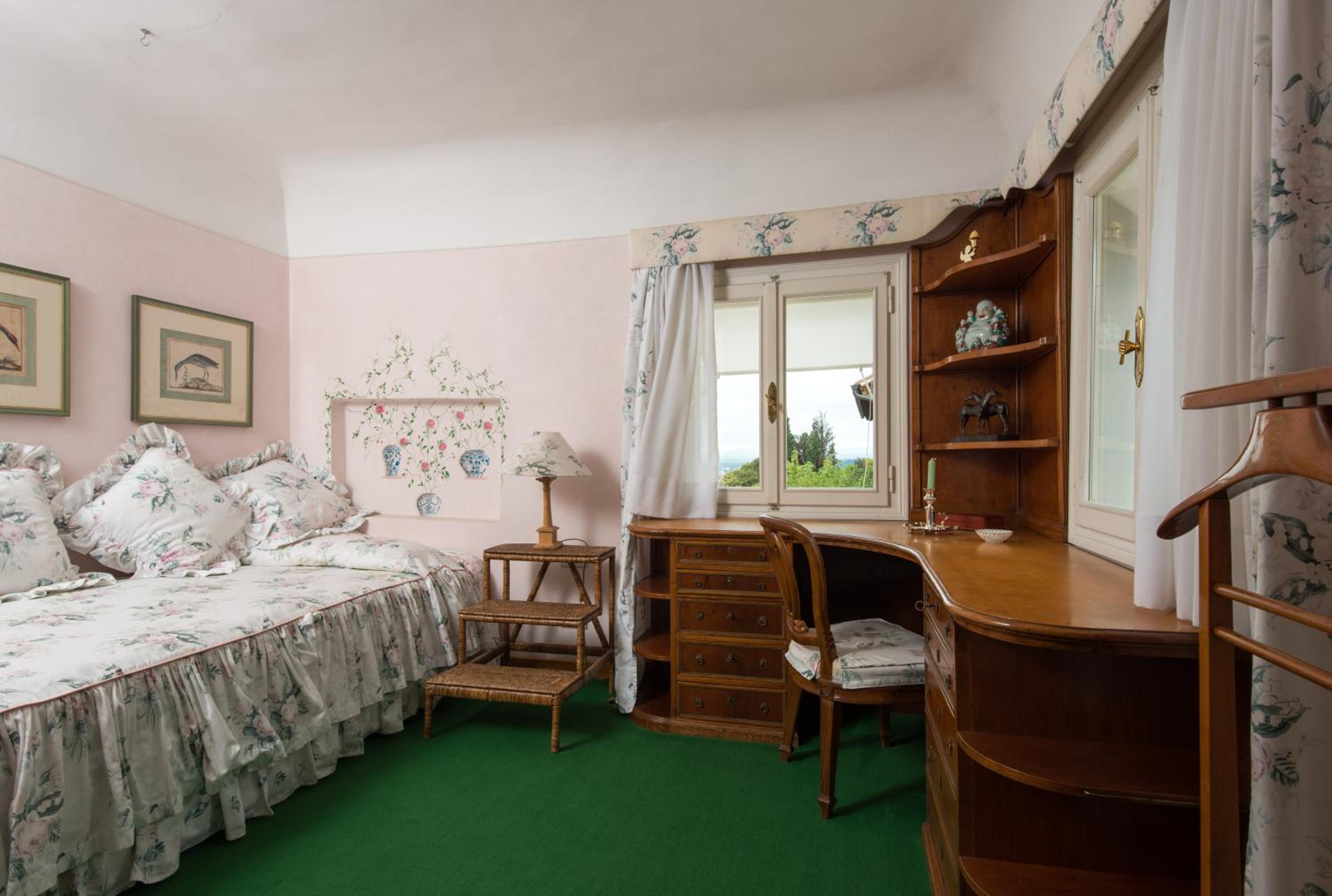 Deluxe Room (2 Adults + 1 Child) photo 3