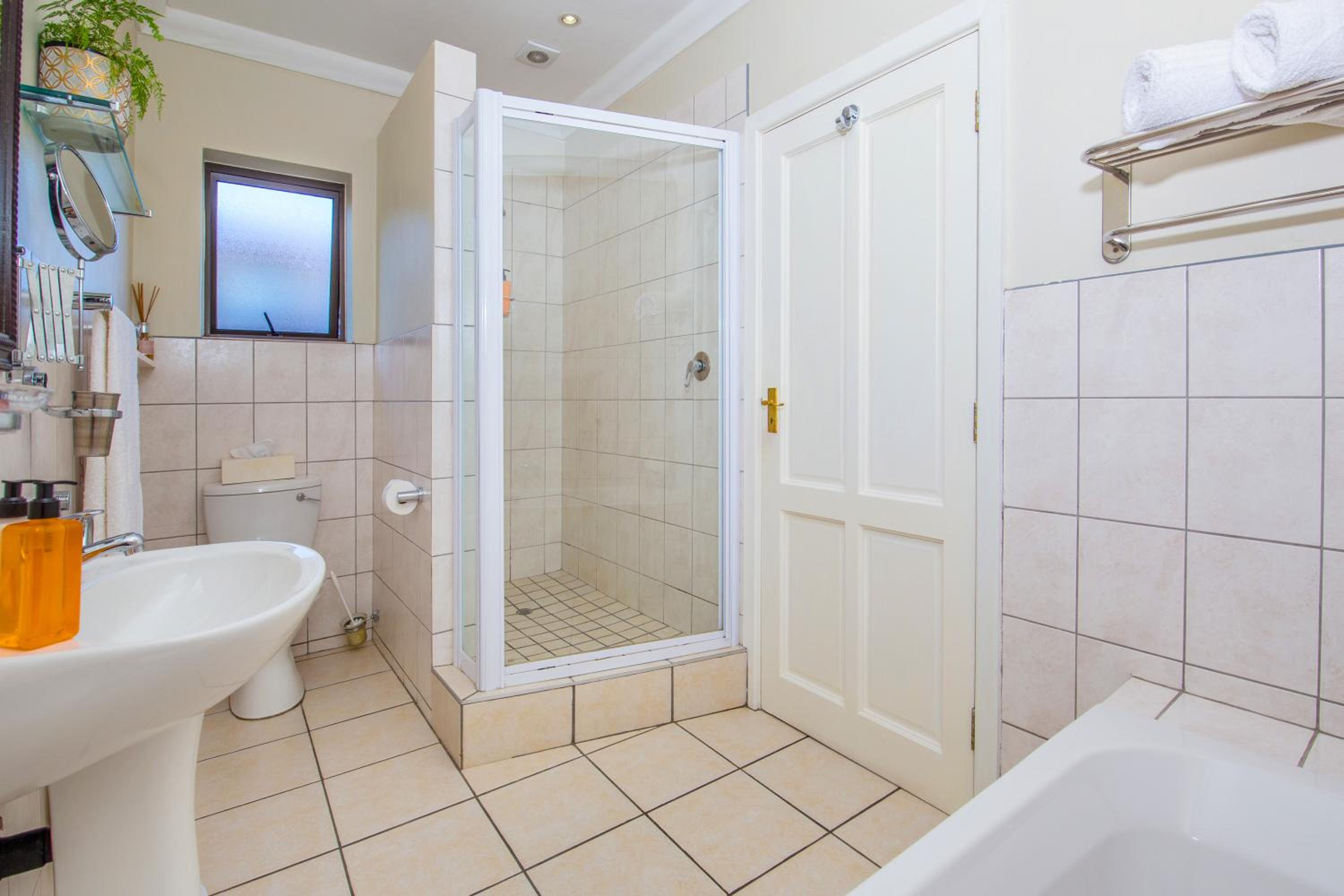 Executive Suite with private Lounge and Lagoon view photo 3