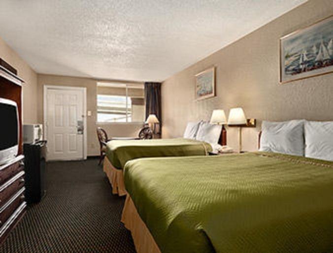 Deluxe Double Room with Two Double Beds - Non-Smoking photo 3