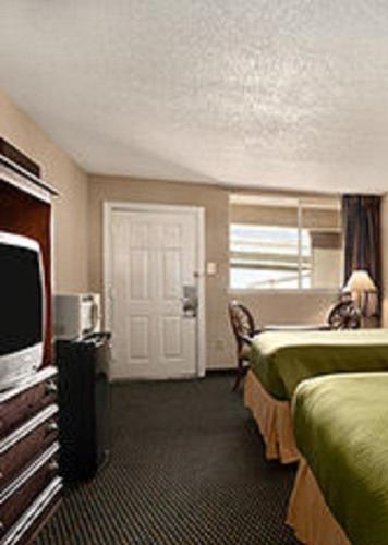 Double Room with Two Double Beds - Non-Smoking photo 2