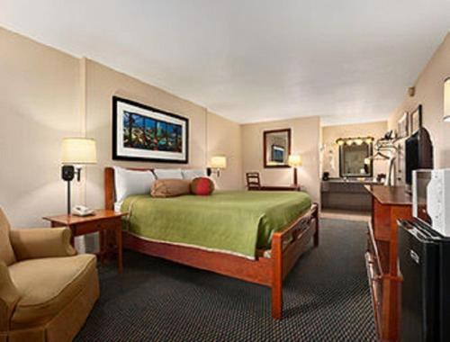 Deluxe King Room - Smoking photo 1