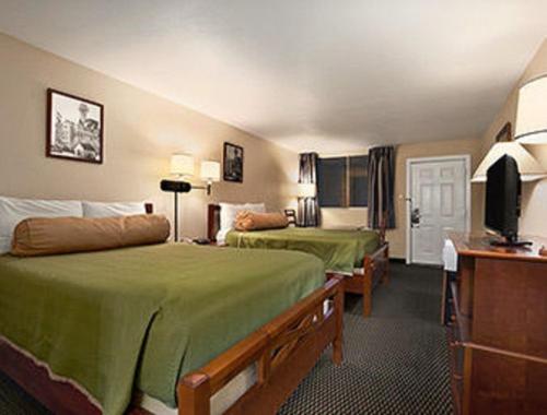 Double Room with Two Double Beds - Non-Smoking photo 3