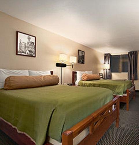 Double Room with Two Double Beds - Non-Smoking photo 1