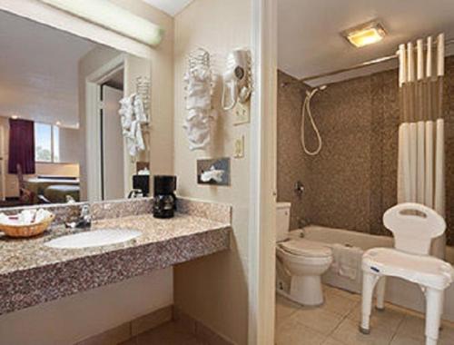 King Room - Non-Smoking photo 3