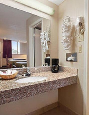 Double Room - Disability Access - Smoking photo 3