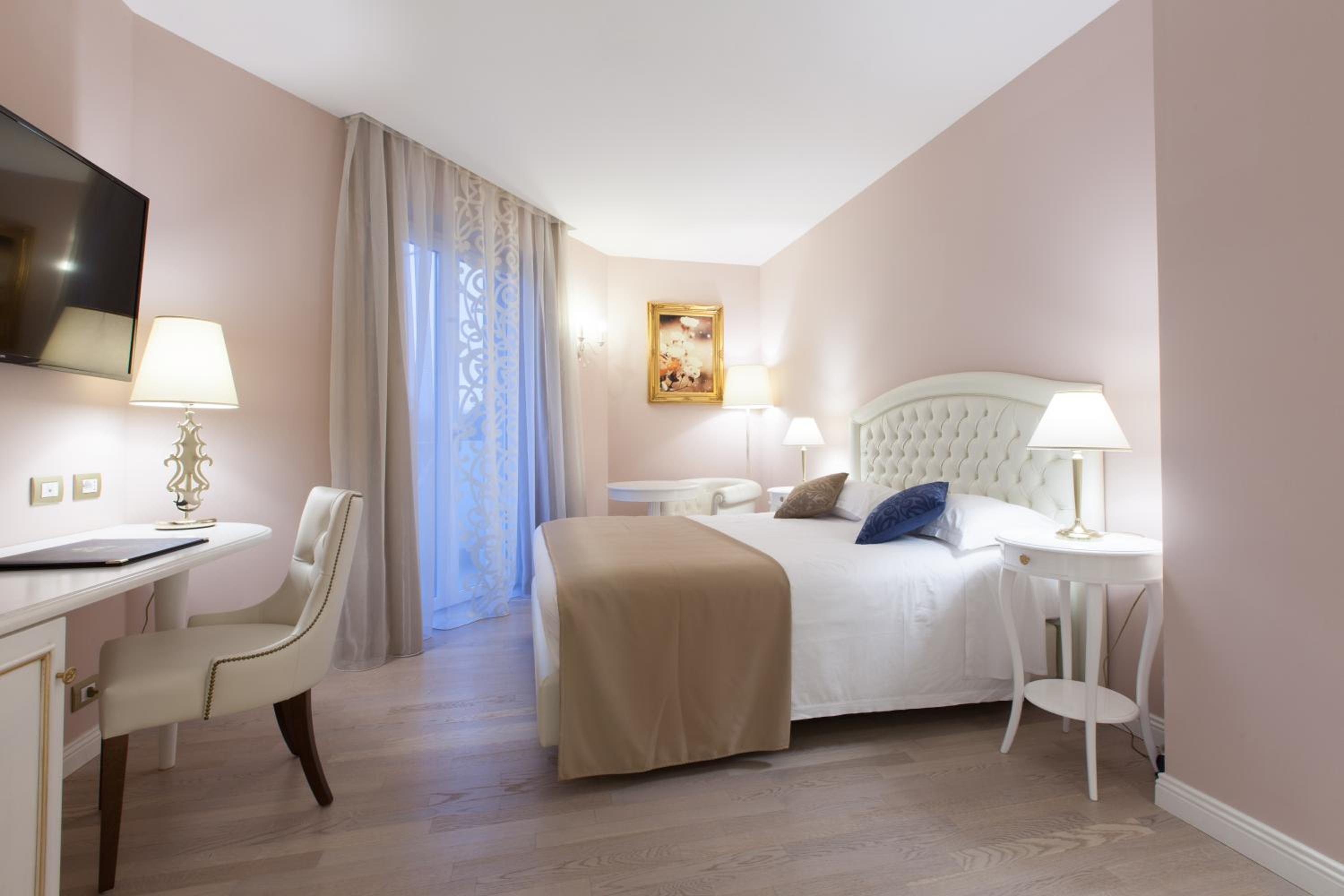 Superior Double Room with Spa Access - Photo 4