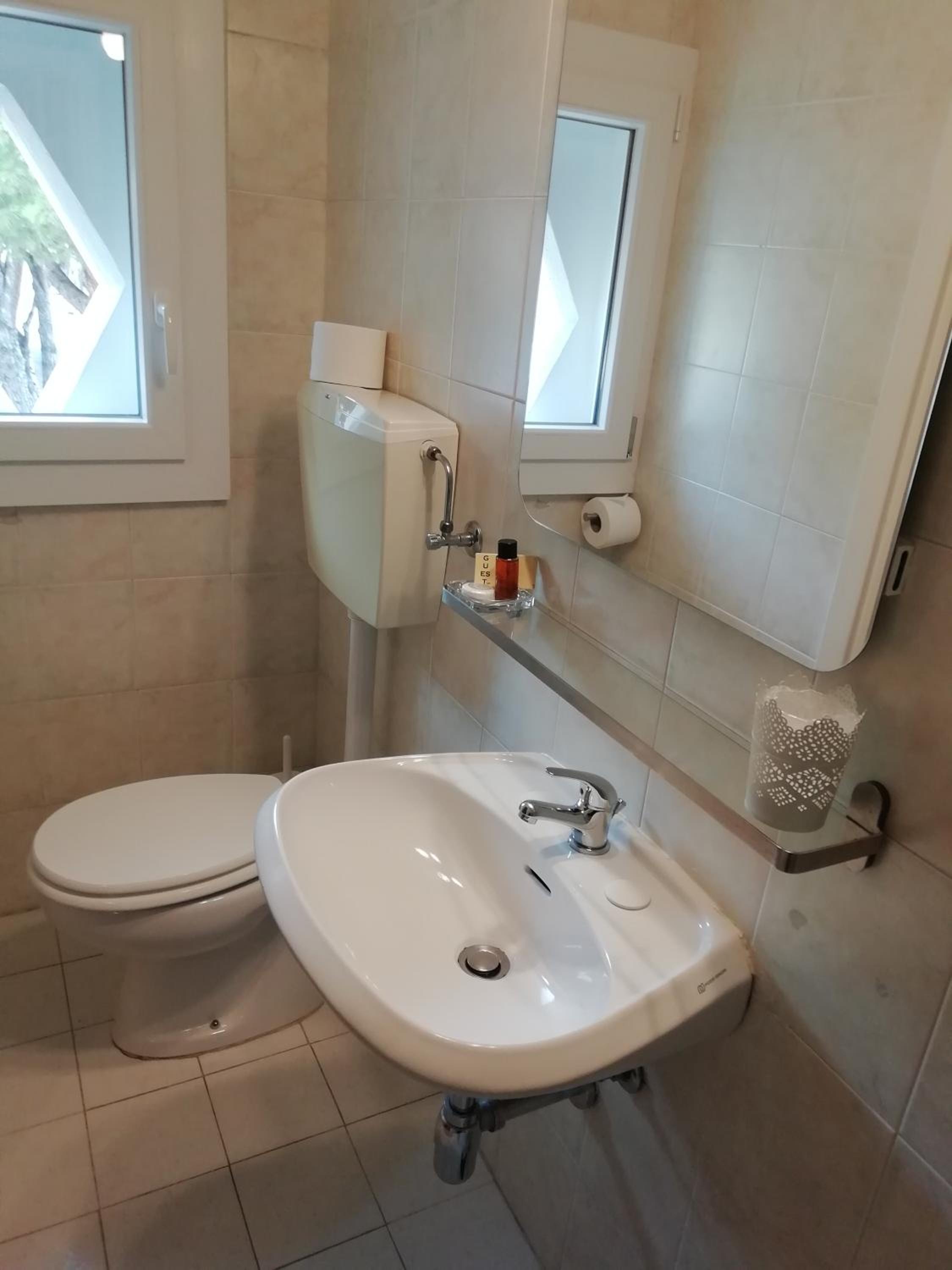 Double or Twin Room - Photo 6