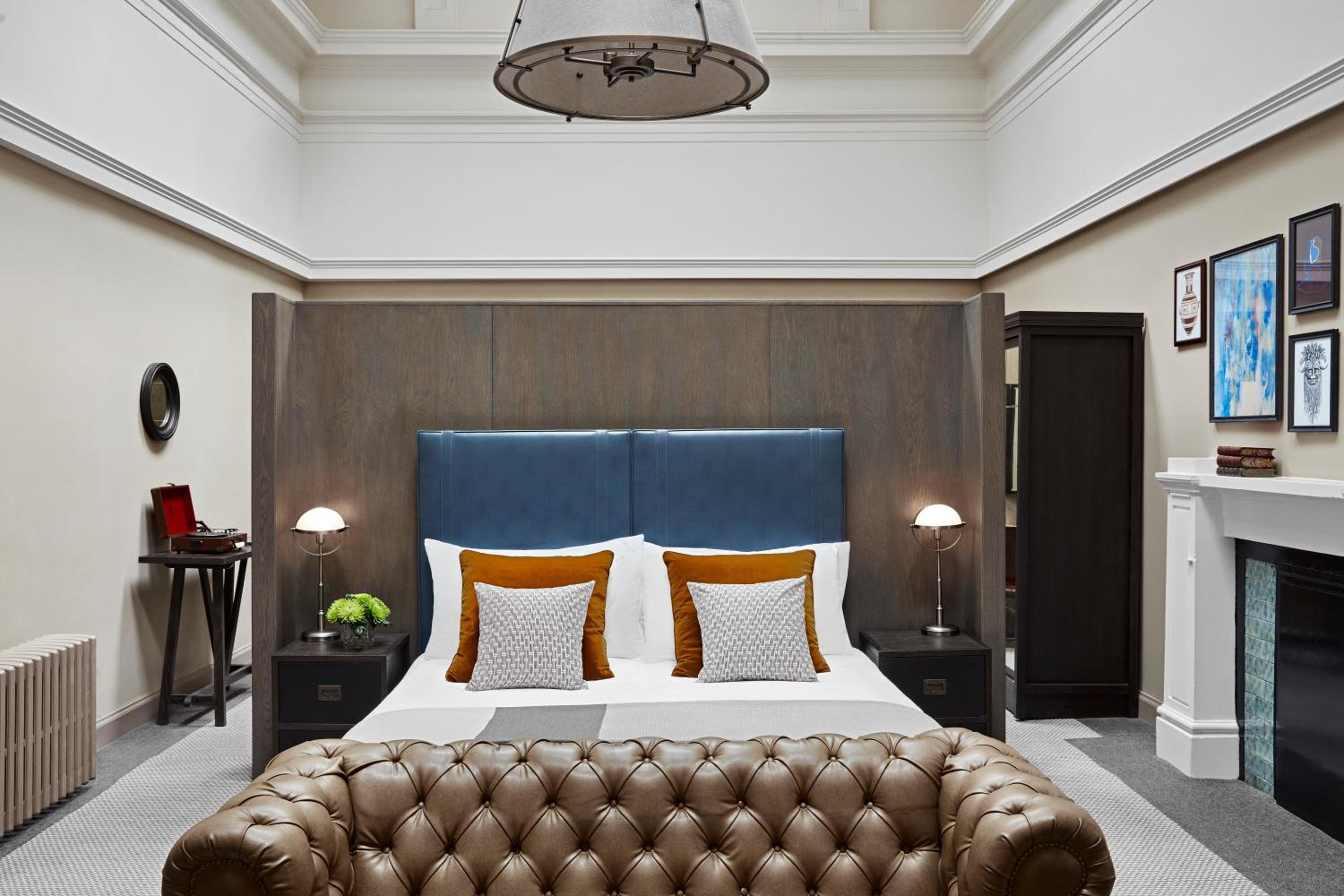 One-Bedroom Suite with Square View