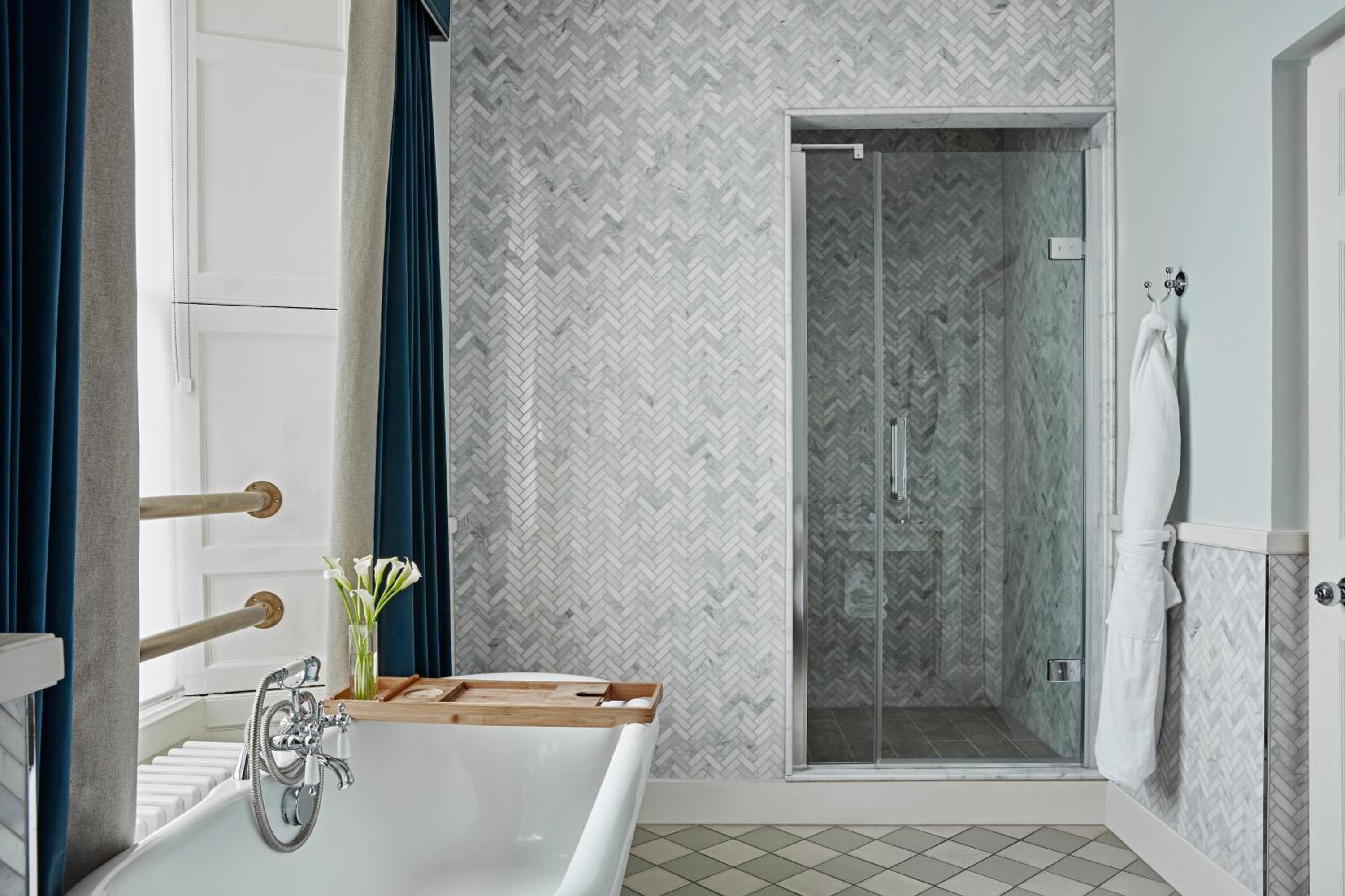 One-Bedroom Suite with Square View thumbnail 5