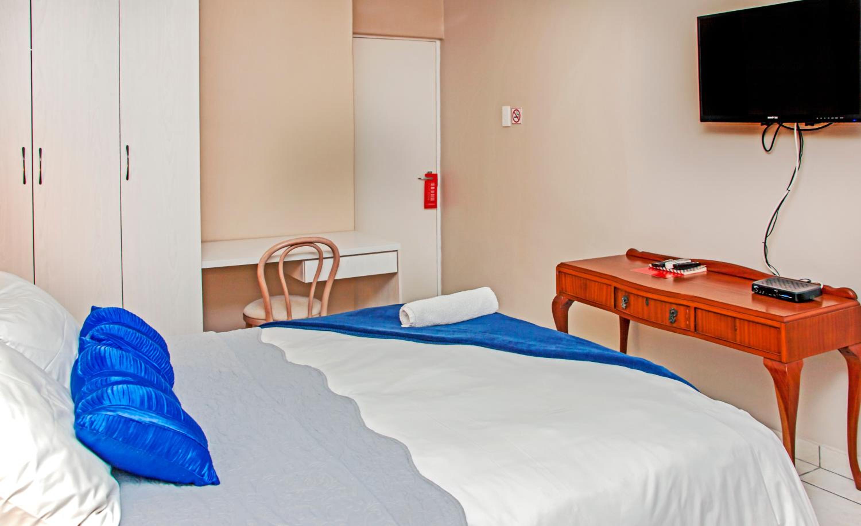 Double Room - Photo 6