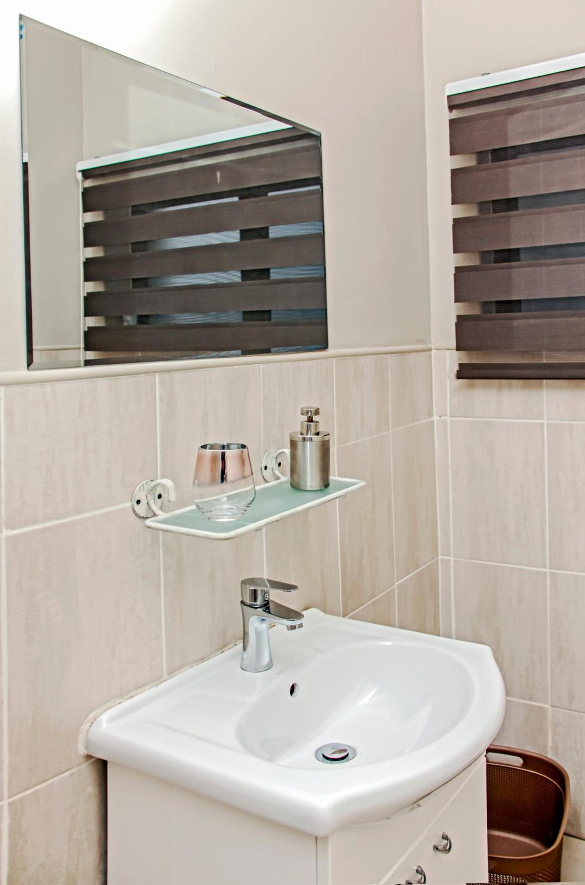 Double Room - Photo 10