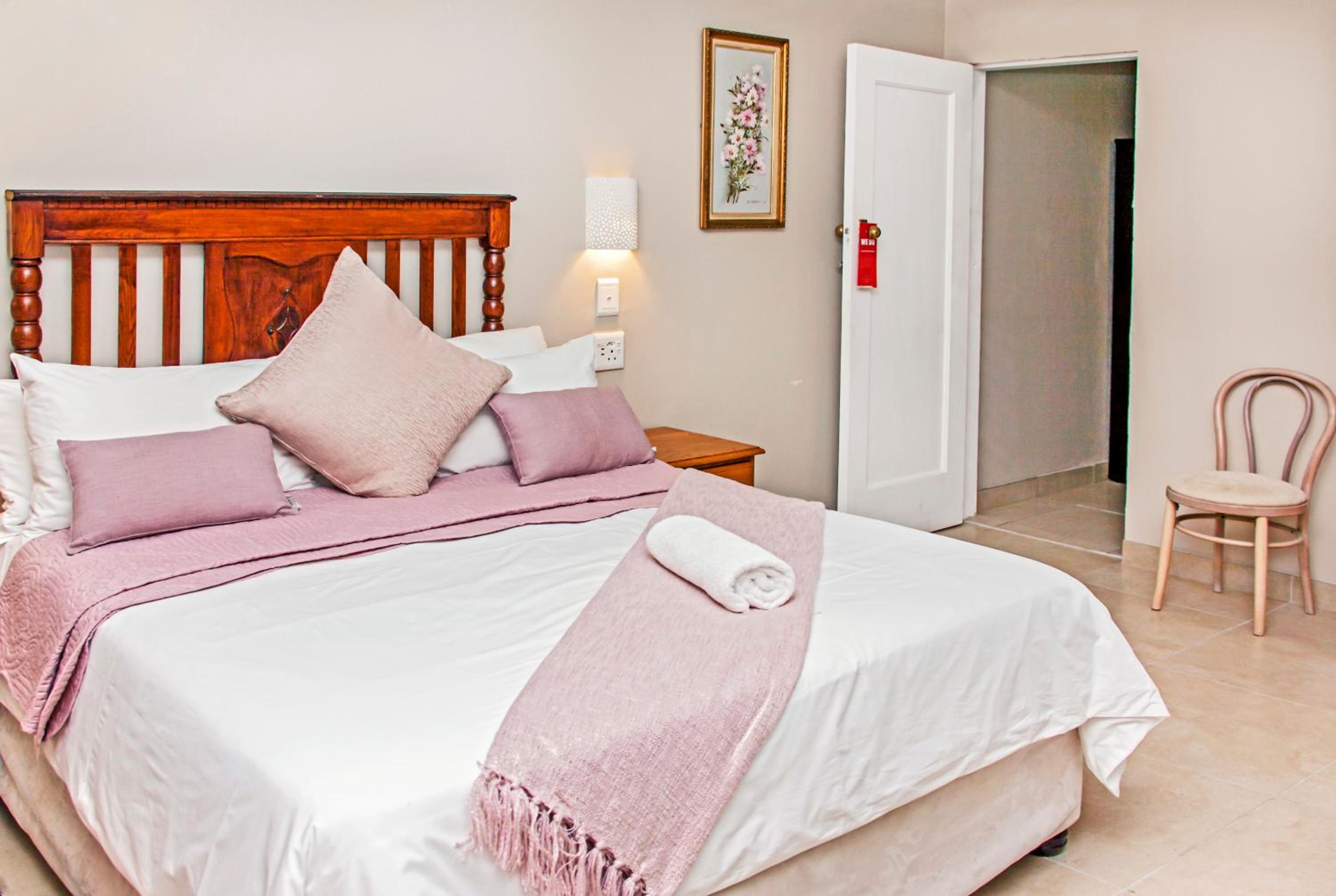 Double Room - Photo 12