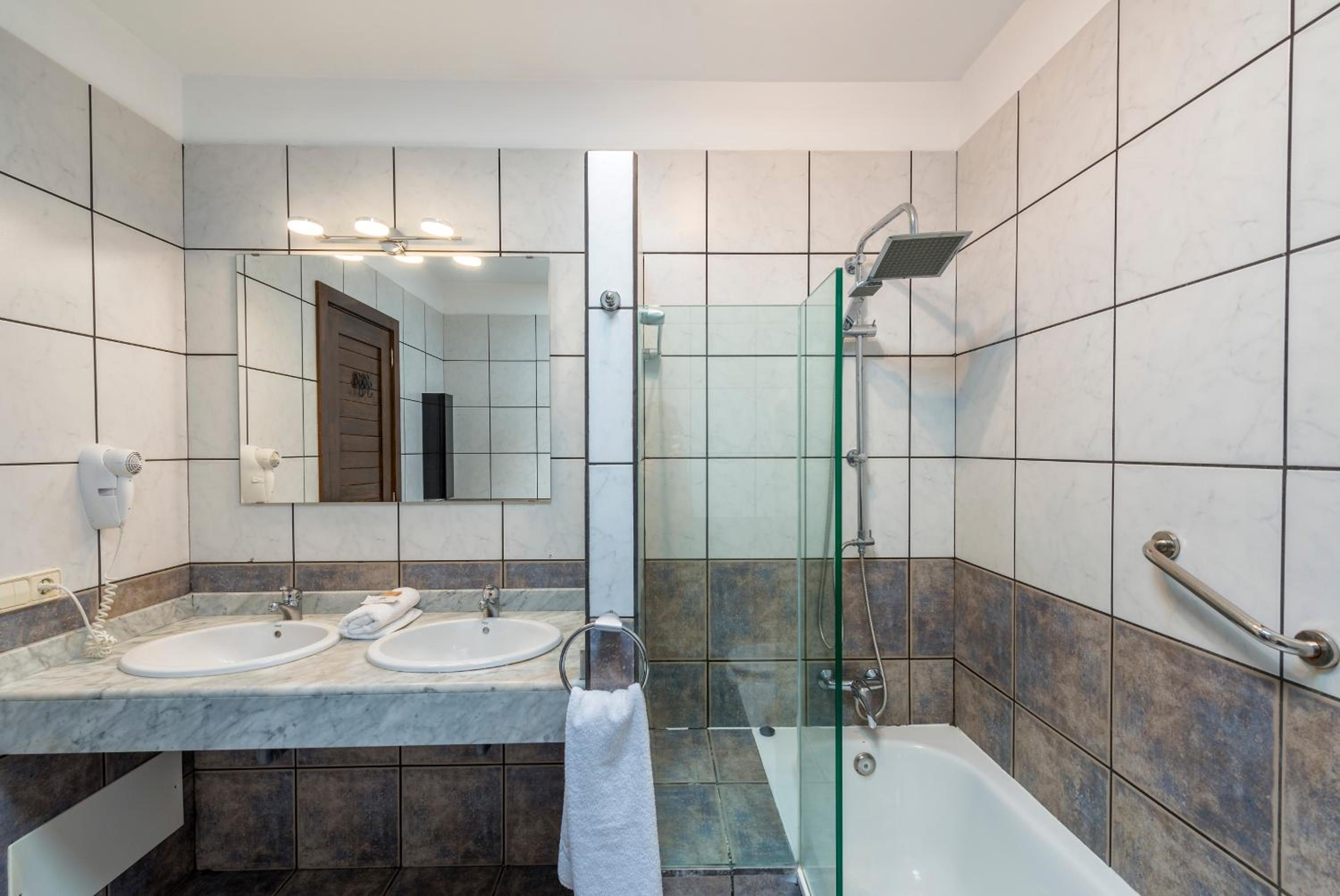 Three-Bedroom Villa with Private Pool (6 Adults) photo 3