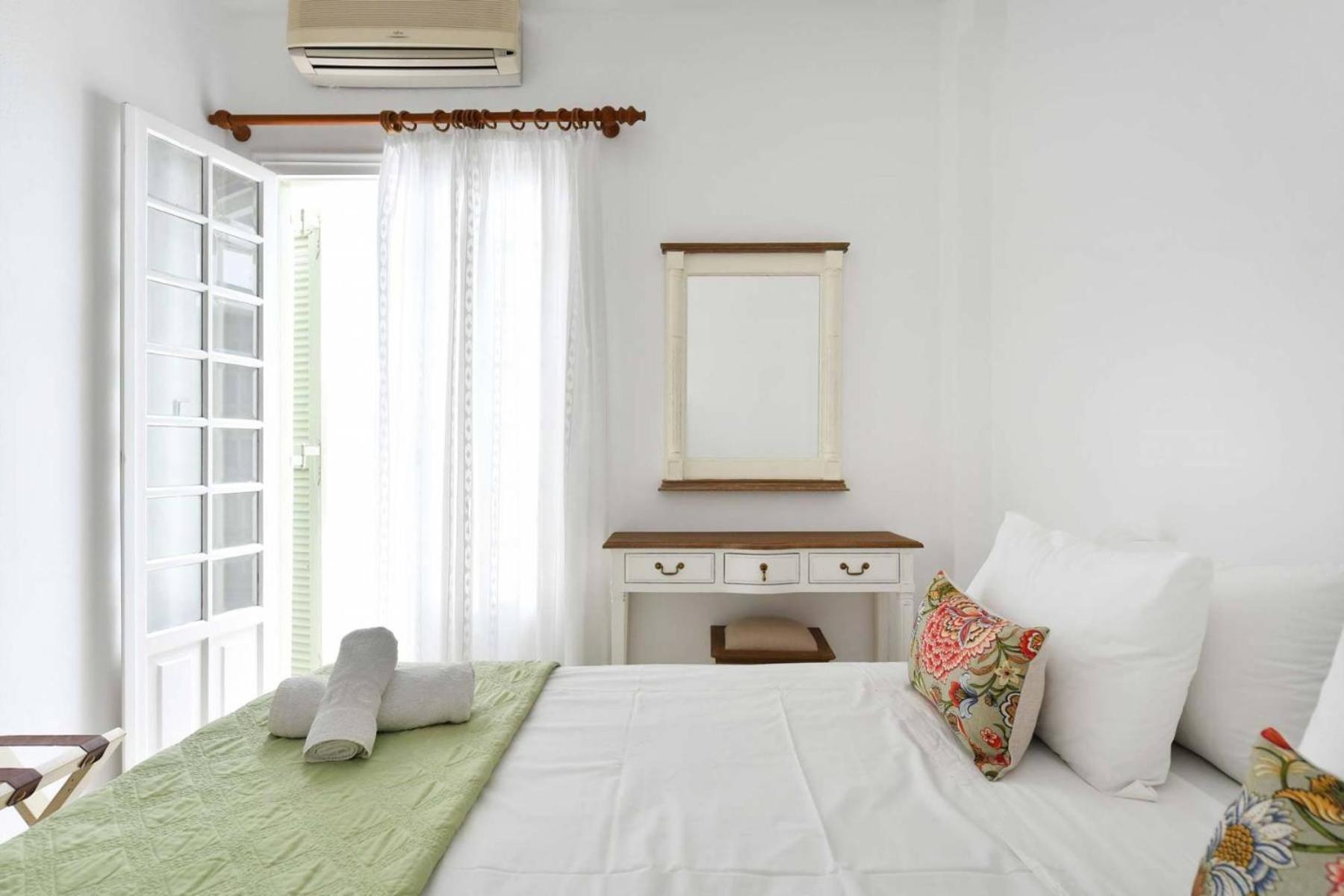 Three-Bedroom Apartment (6 Adults) - Photo 12