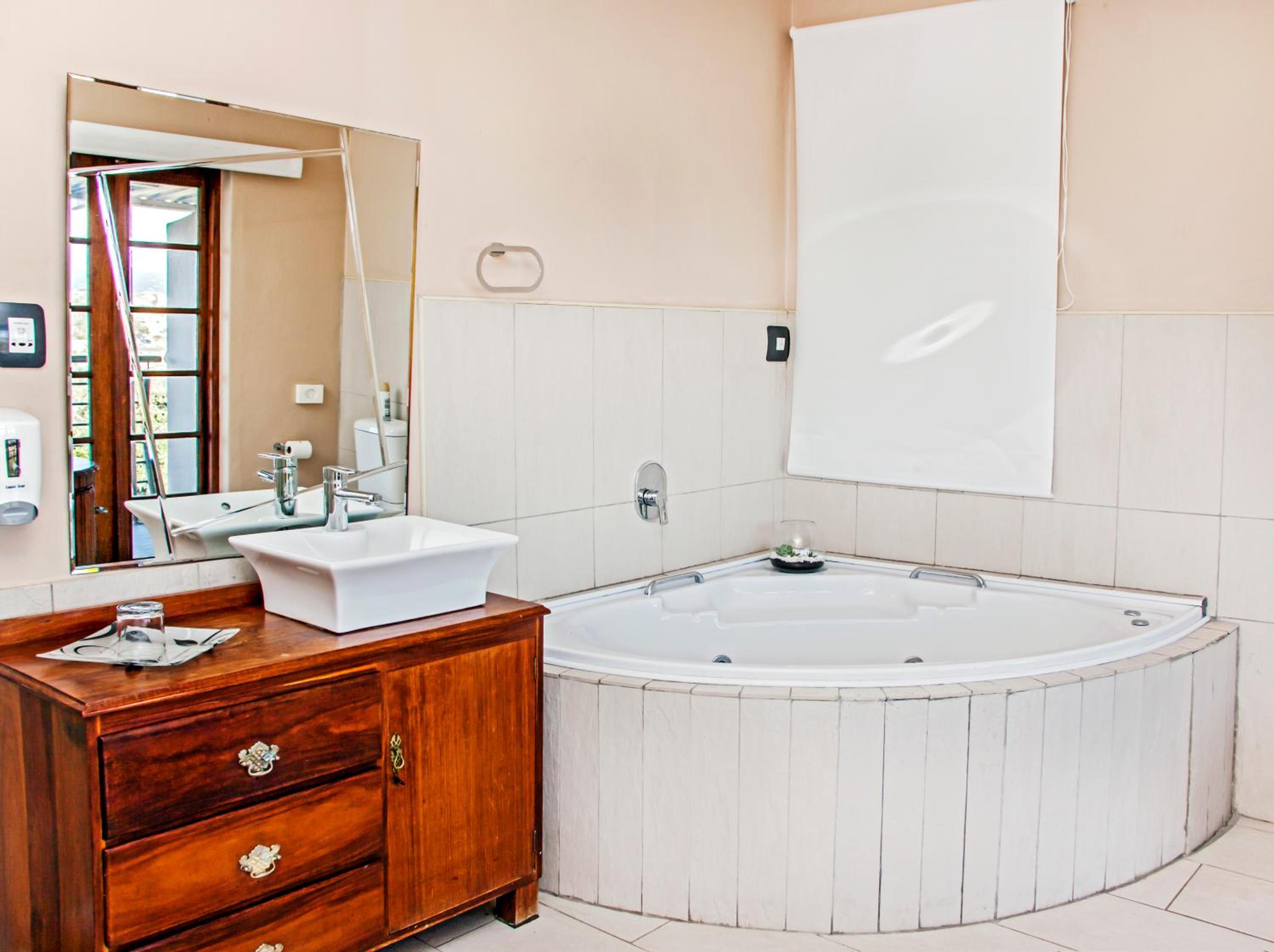 Suite - Photo 17