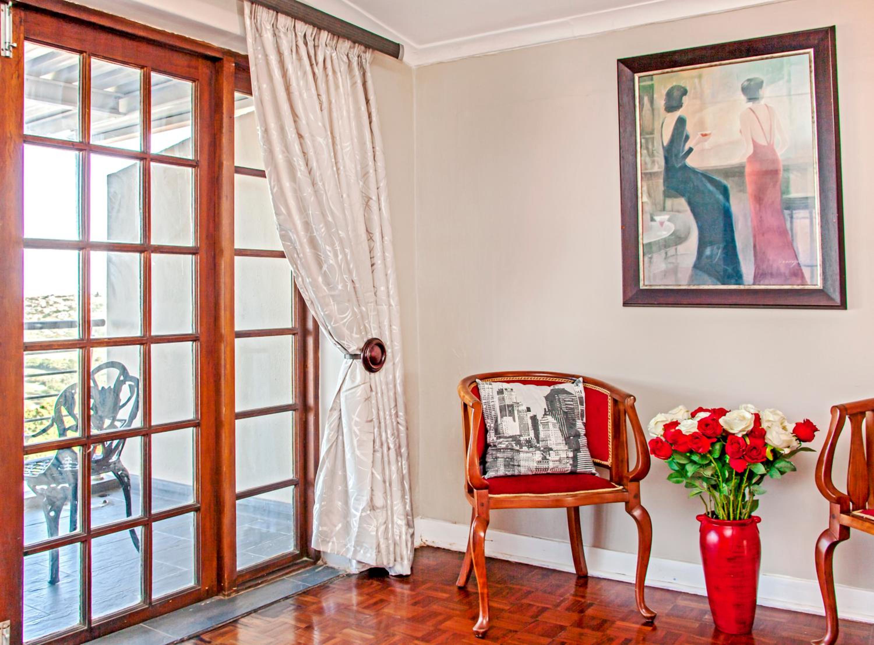 Suite - Photo 15