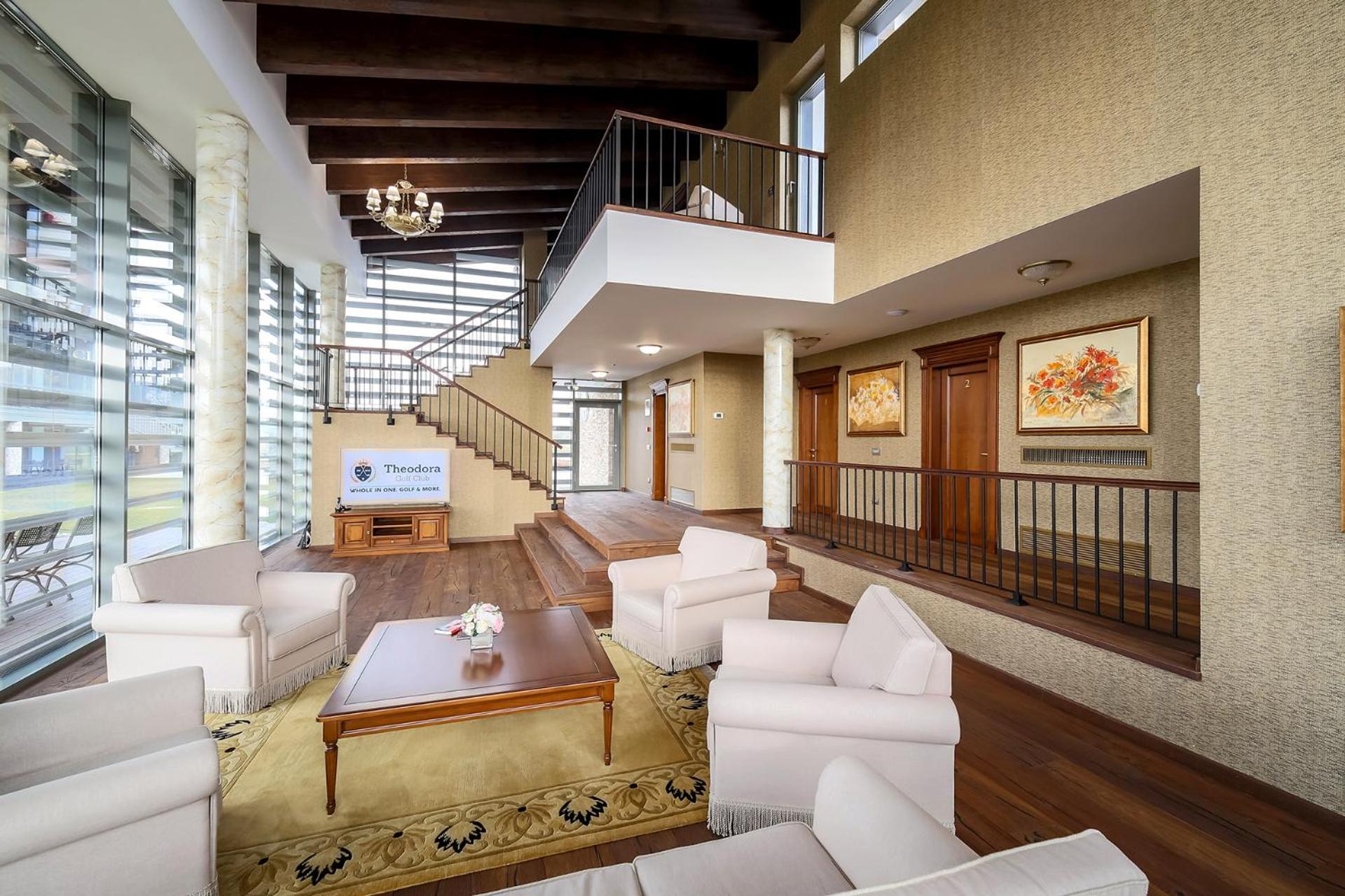 Deluxe King Room photo 2