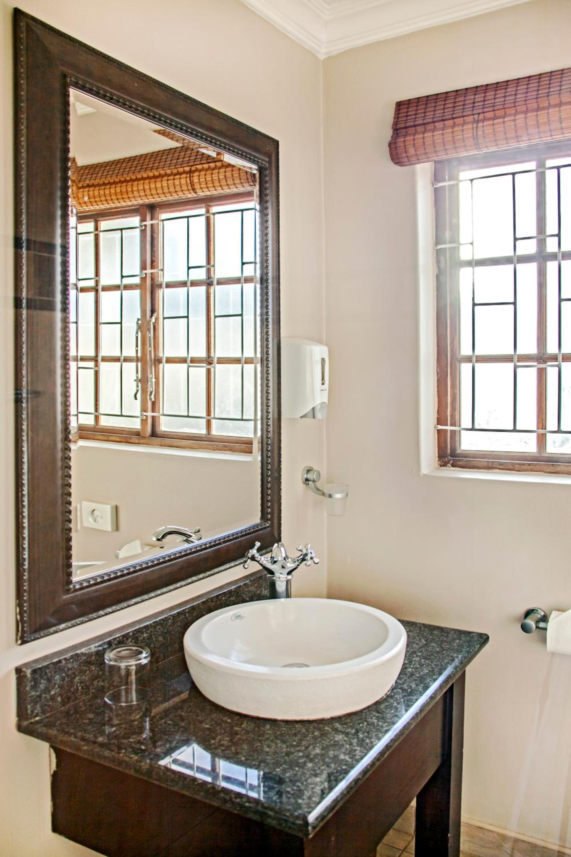 Double Room - Photo 16