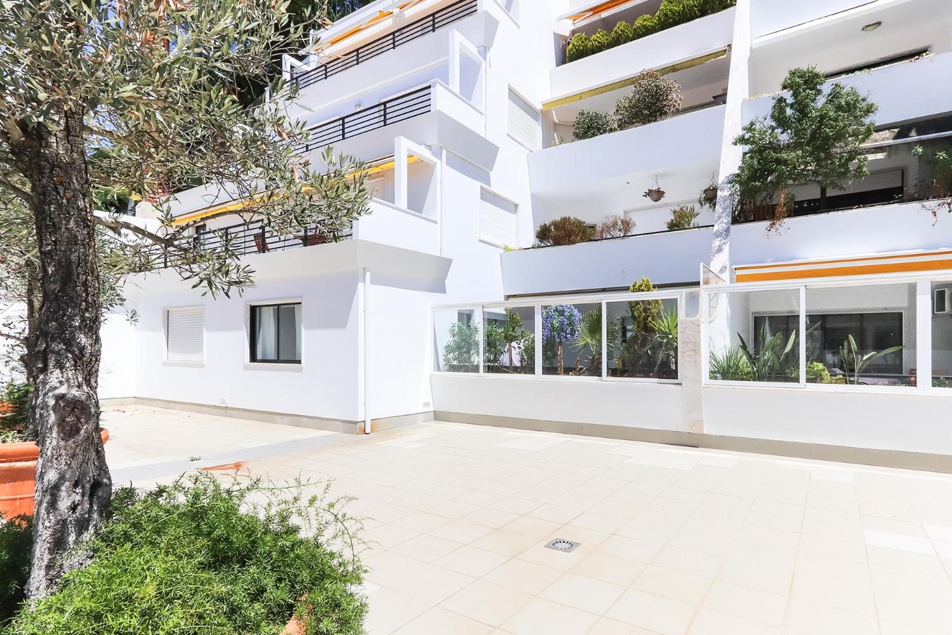 Apartment with Terrace - Photo 50