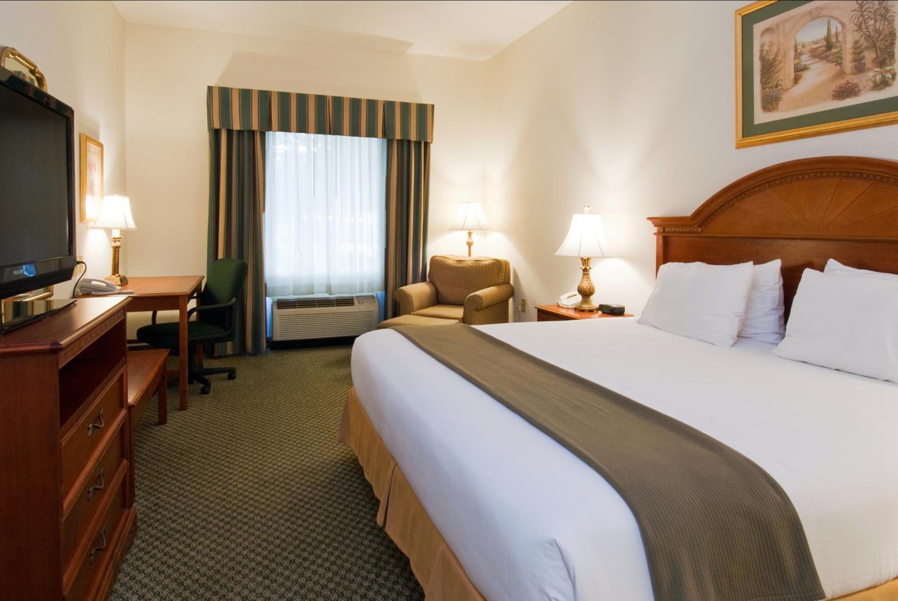 King Room - Mobility Access/Hearing Accessible - Photo 1