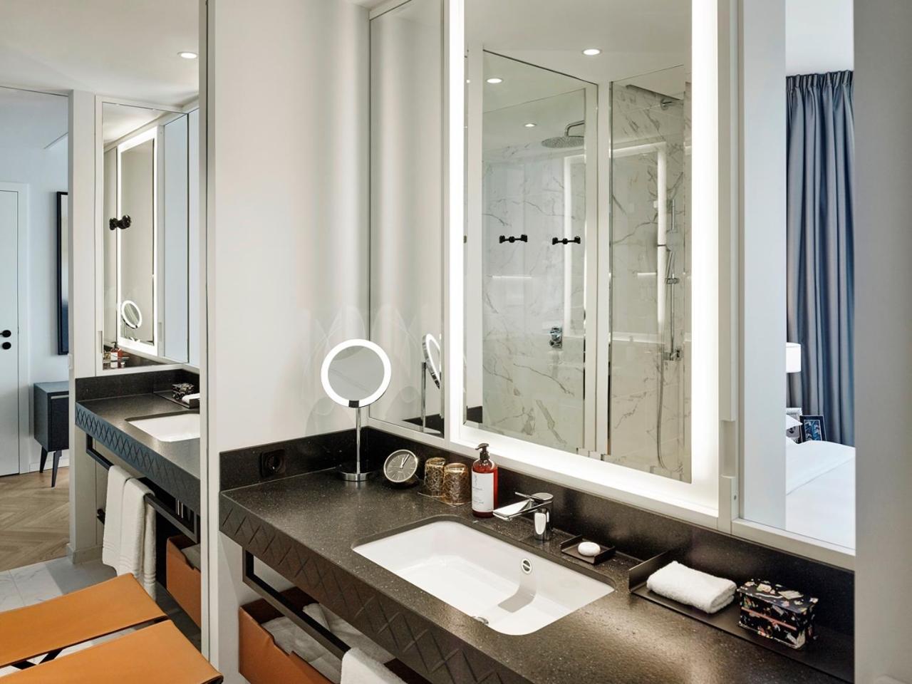 Junior King Suite - Photo 4