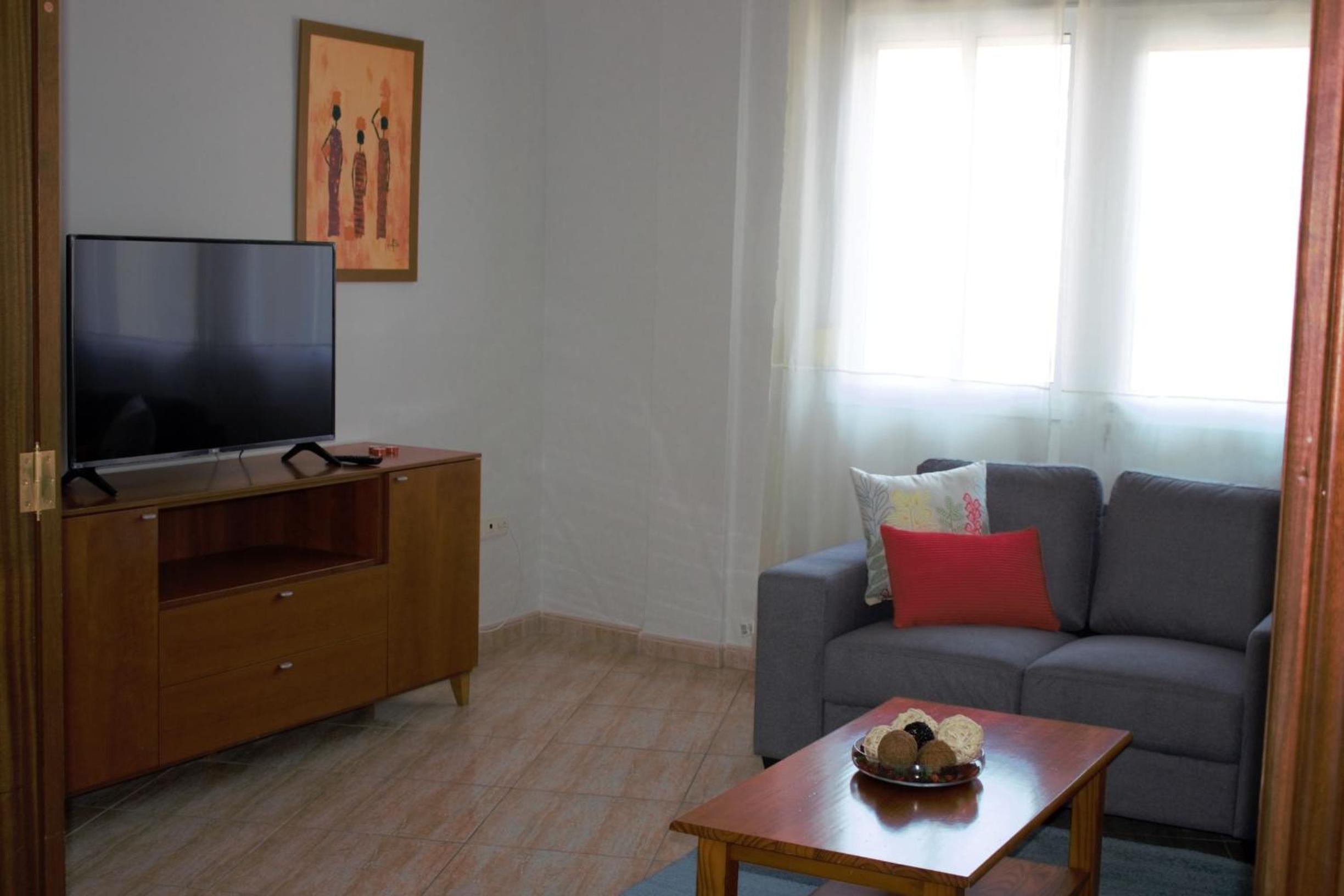 Apartamento de tres habitaciones con balcón