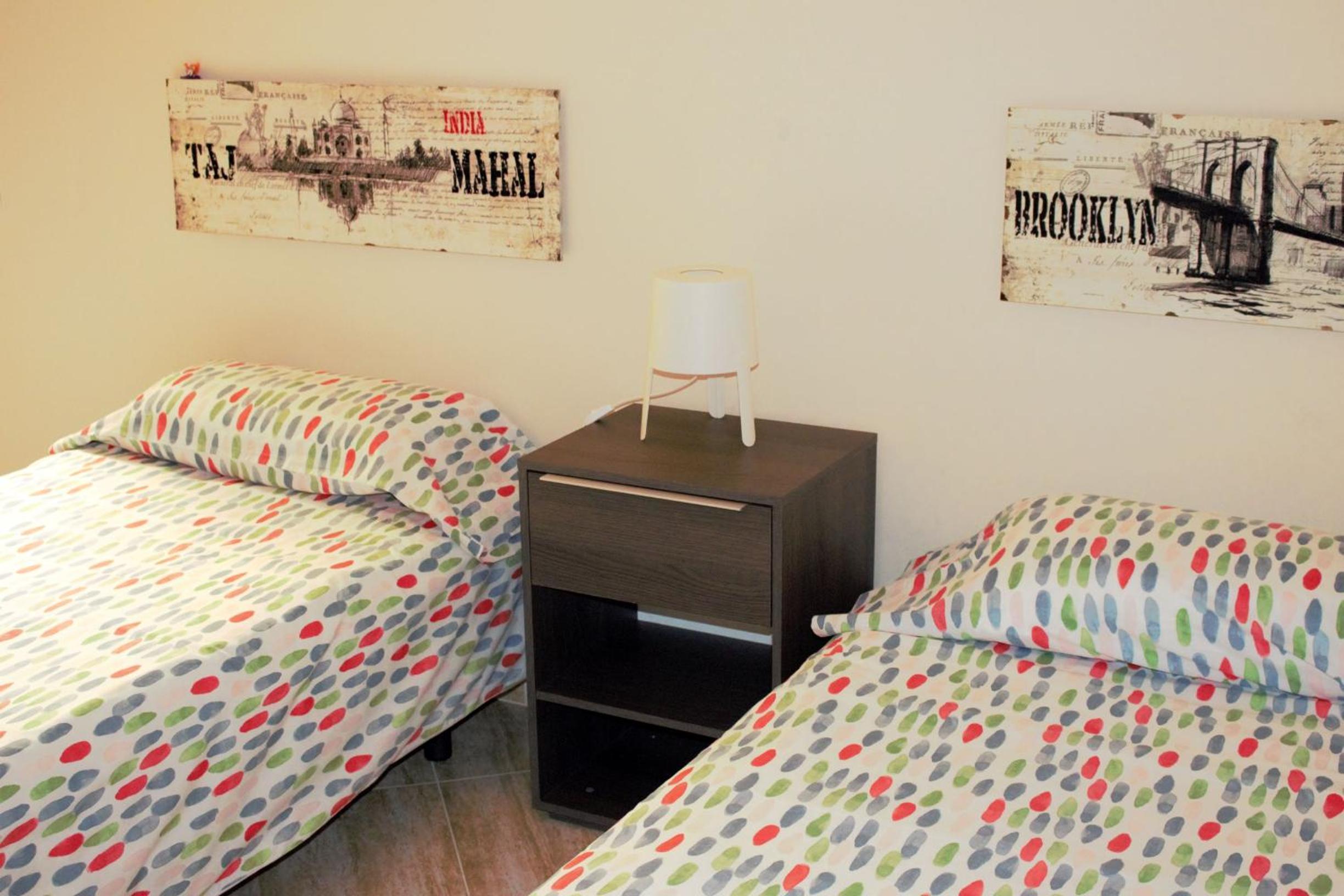 Apartamento de tres habitaciones con balcón