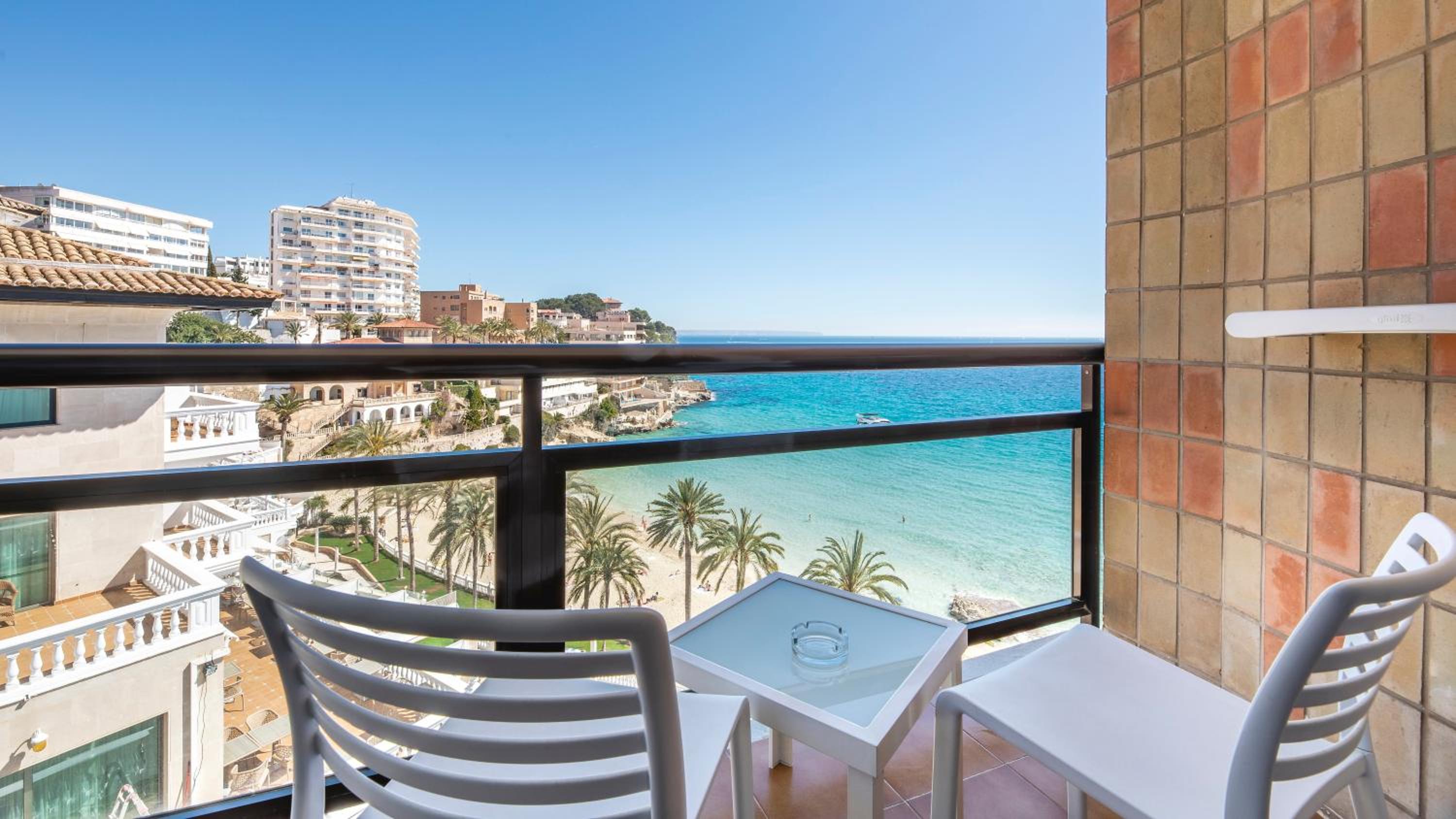 Double Room with Sea View - Photo 3