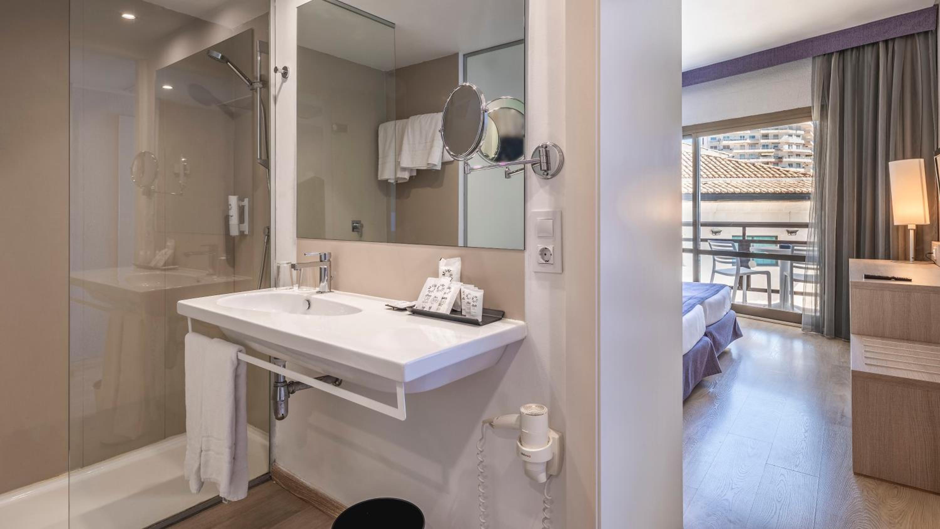 Double Room Side Sea View (1 Adult) - Photo 3