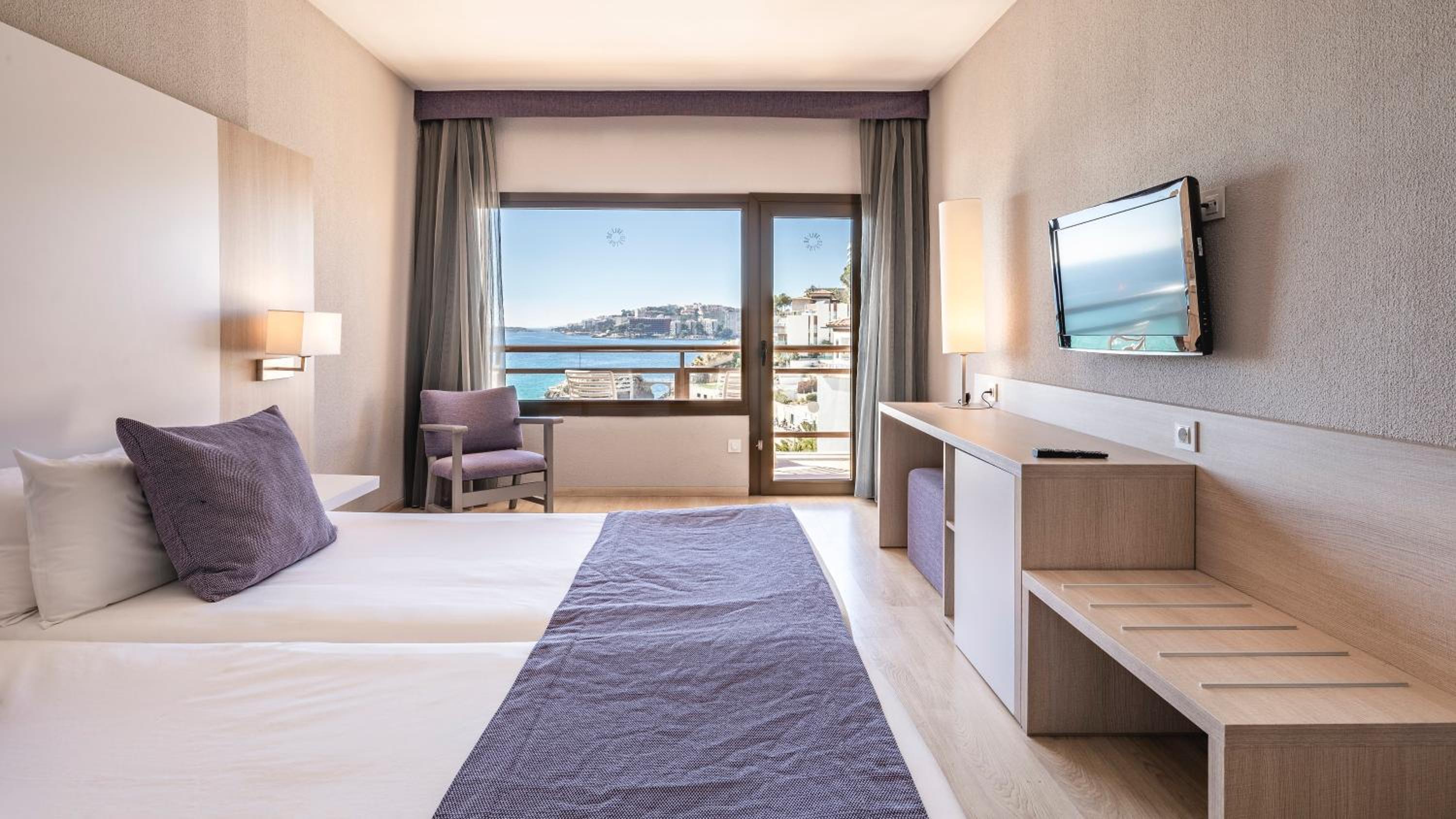 Double Room with Sea View - Photo 1