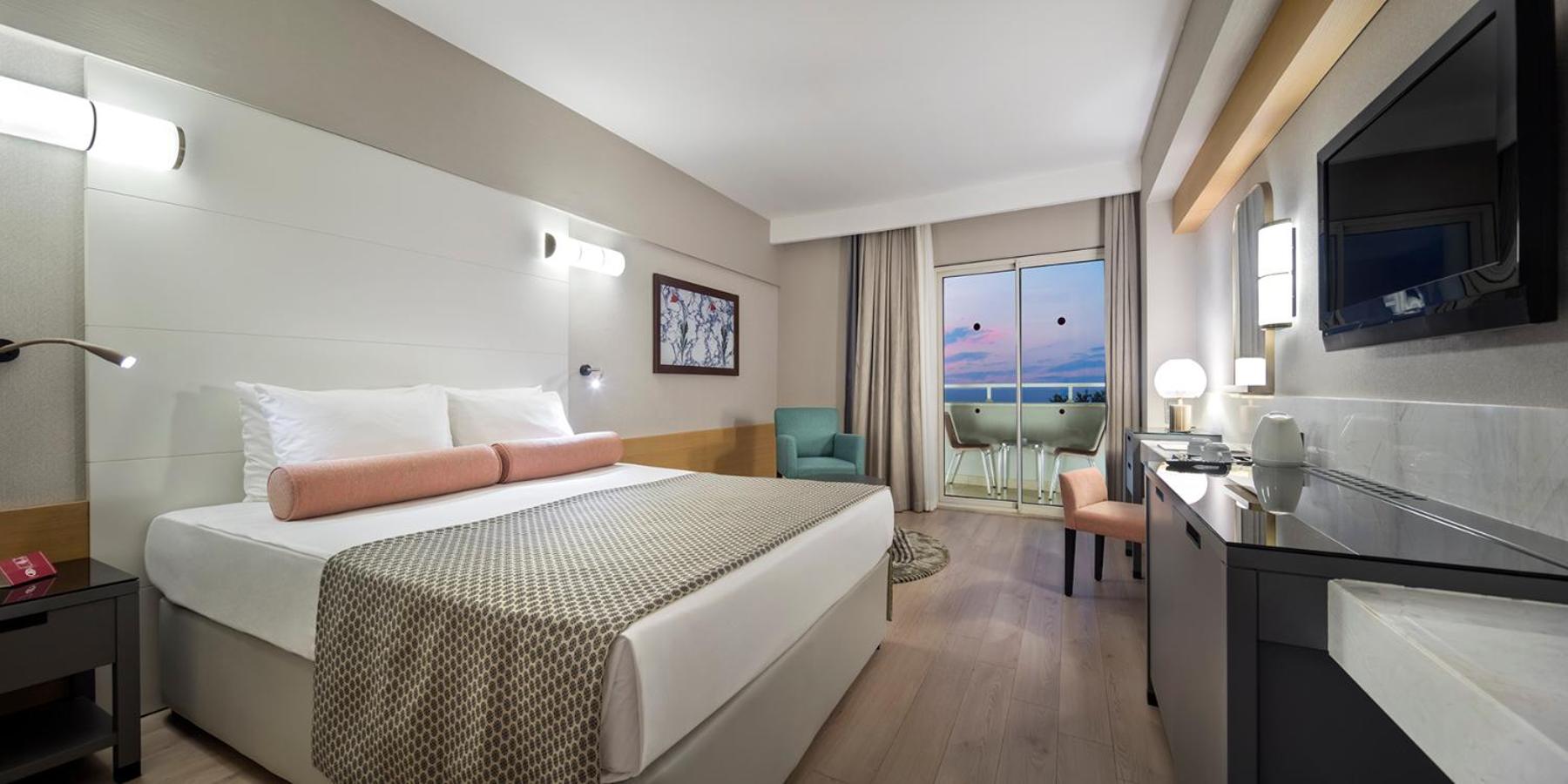Standard Double or Twin Room with Garden View photo 3