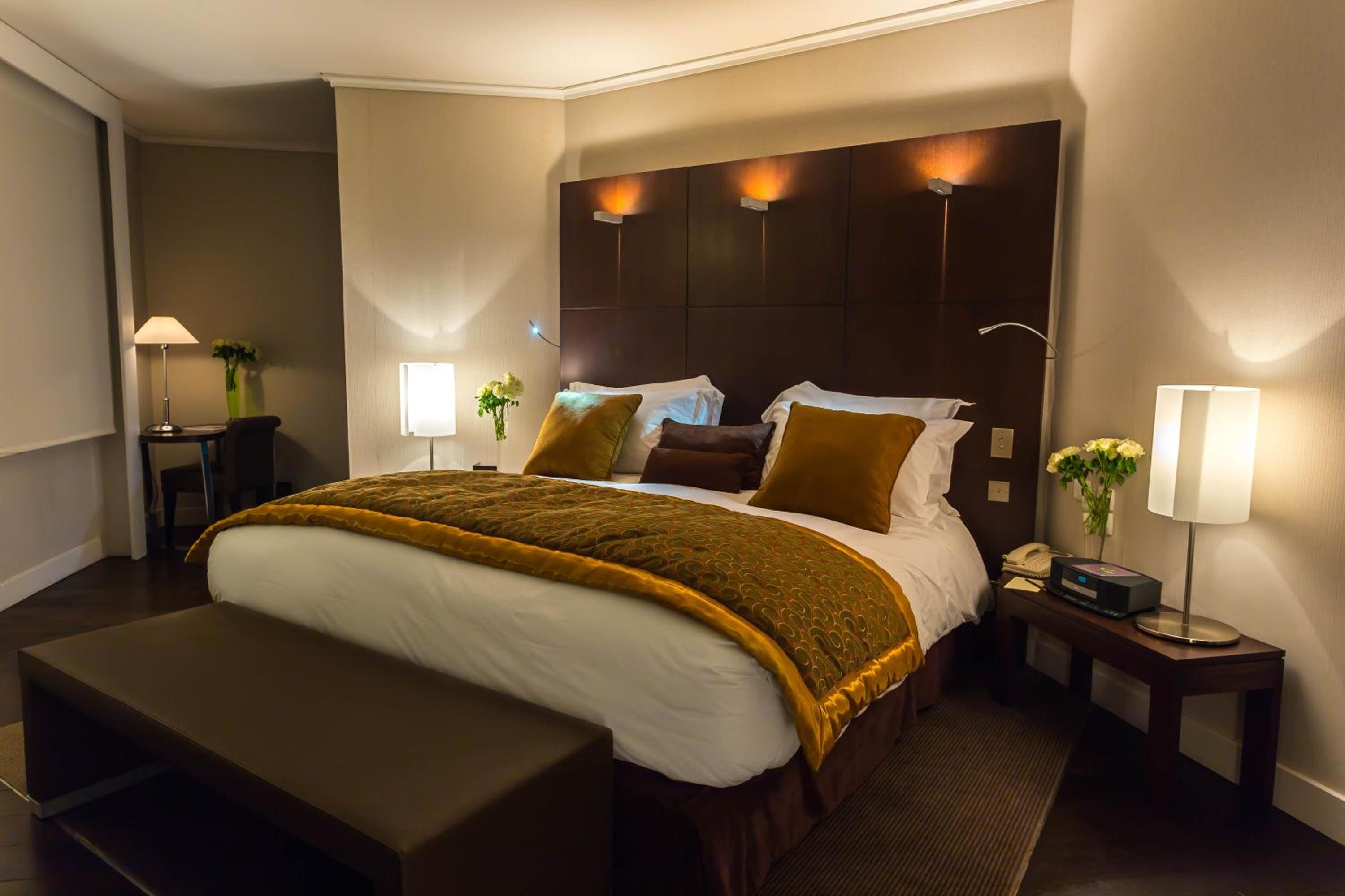 Luxury Club King Room with City View - Photo 4