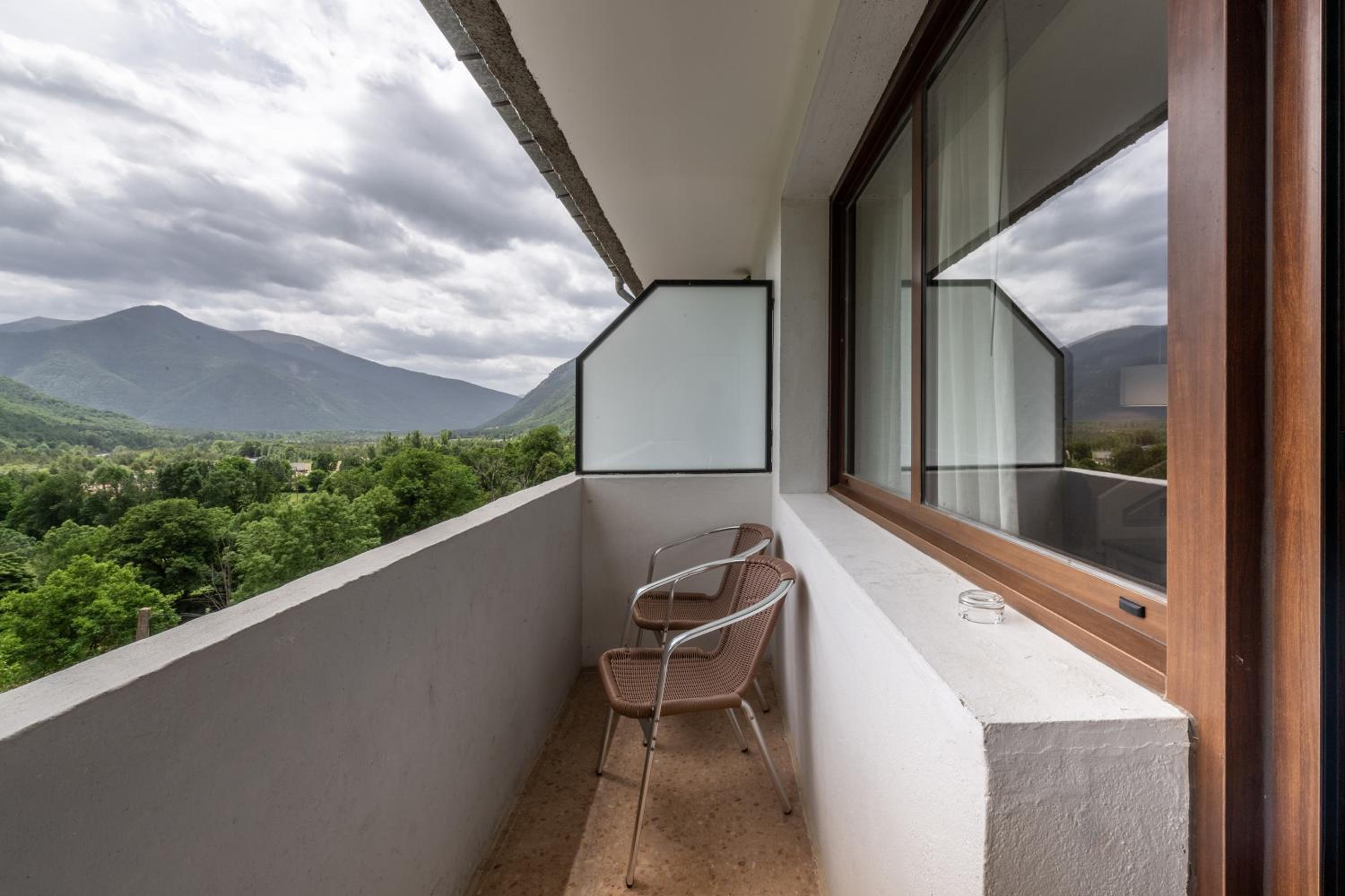 Superior Double or Twin Room with Balcony with mountain view - Photo 29
