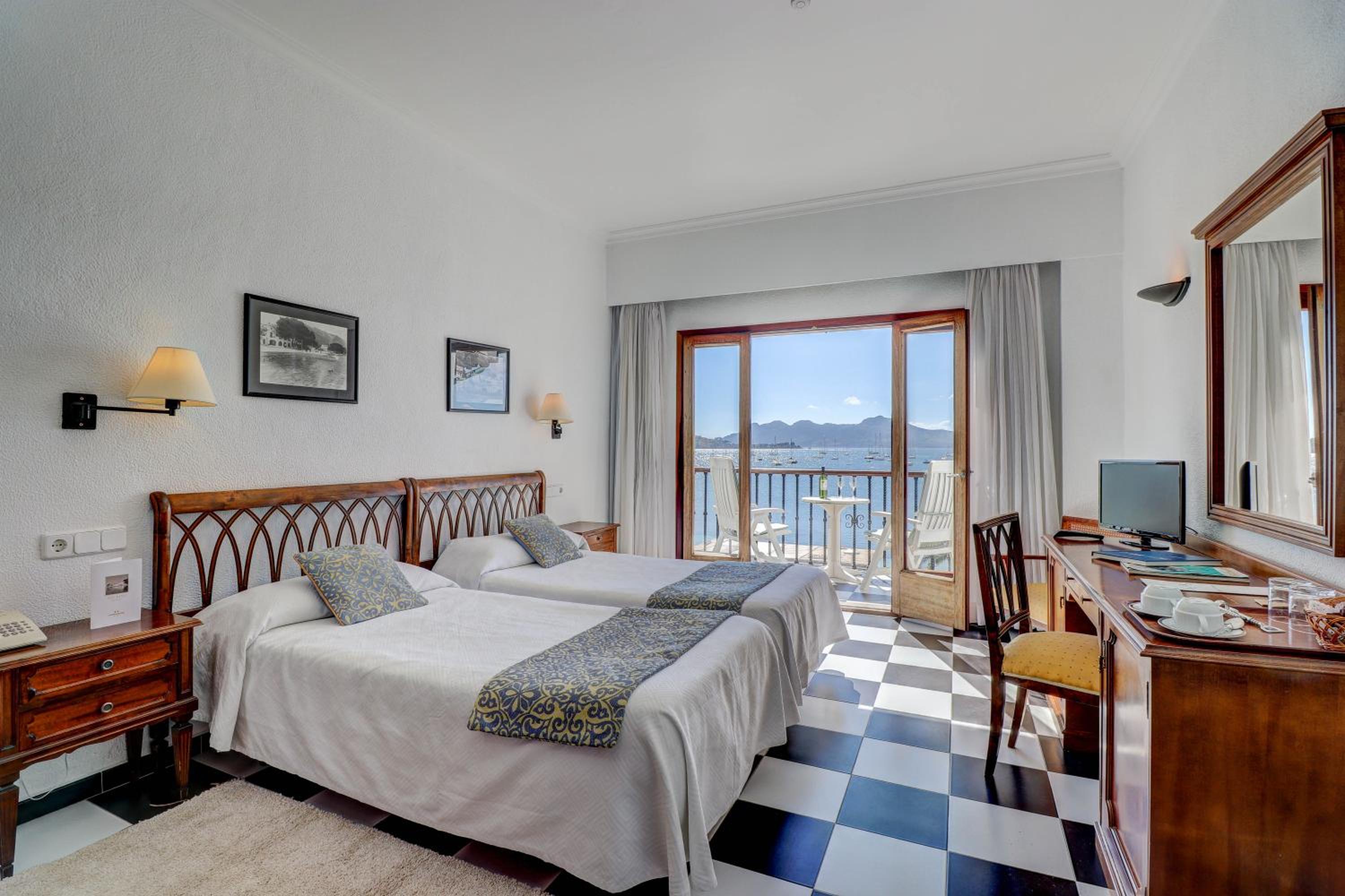 Twin or Double Room with Sea View - Photo 1