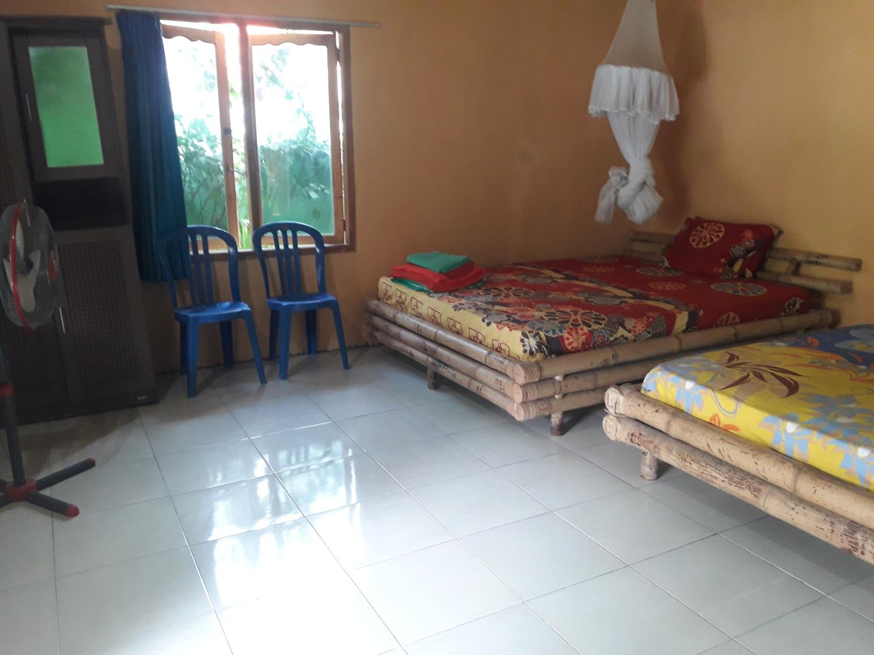 Family Room with Private Bathroom - Photo 4