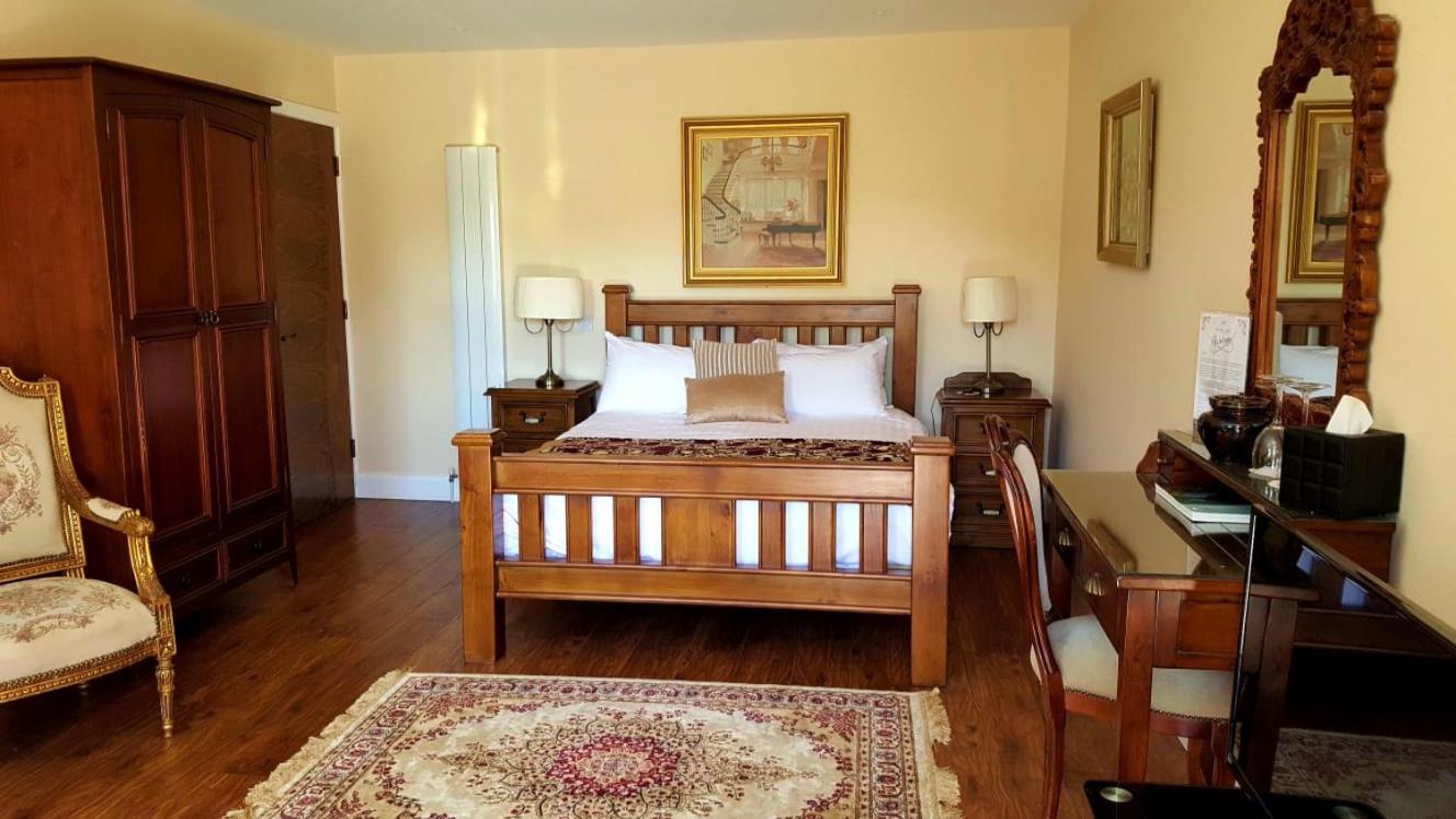 Double Room with Private Bathroom photo 3