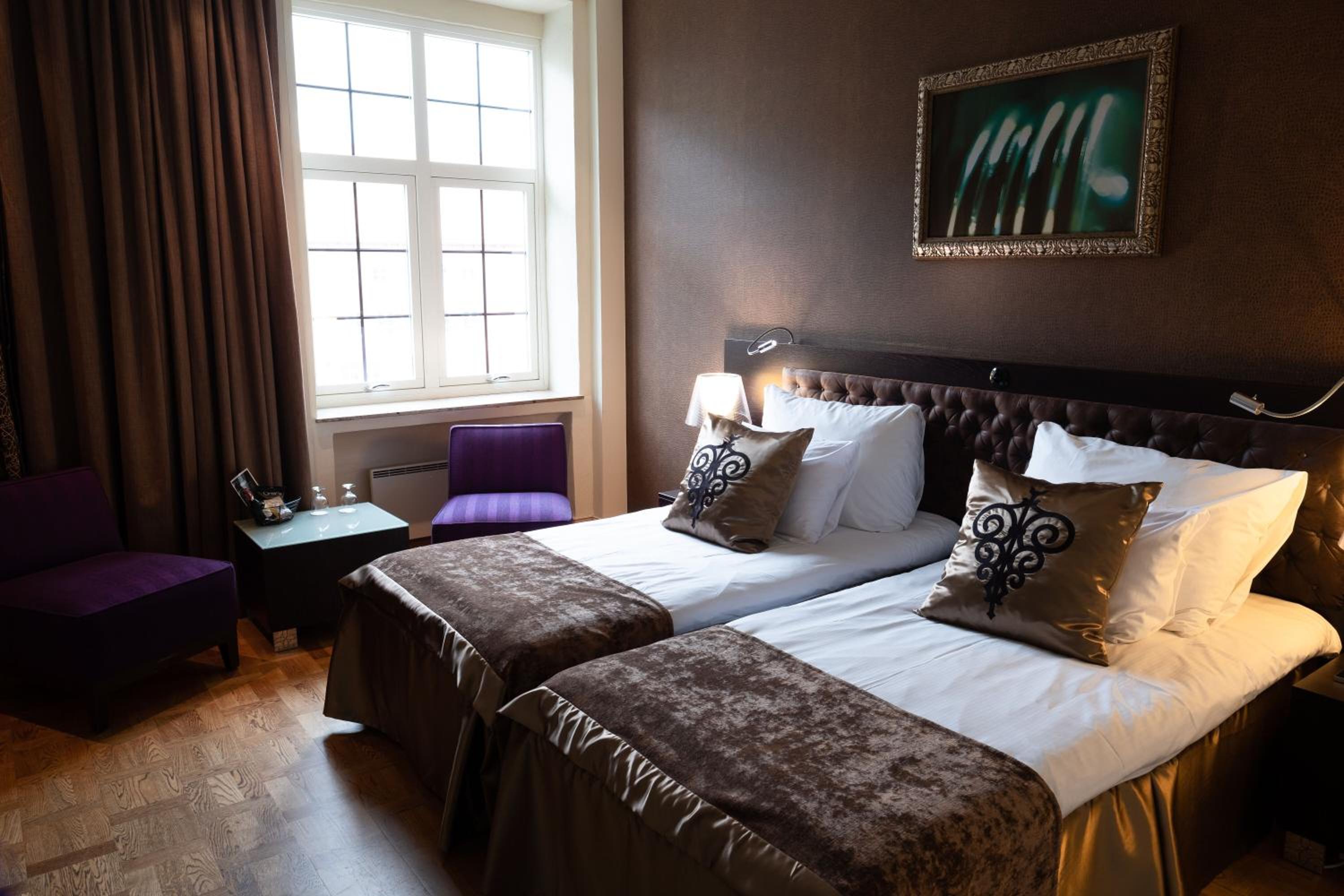 Superior Twin Room with City View - Photo 1