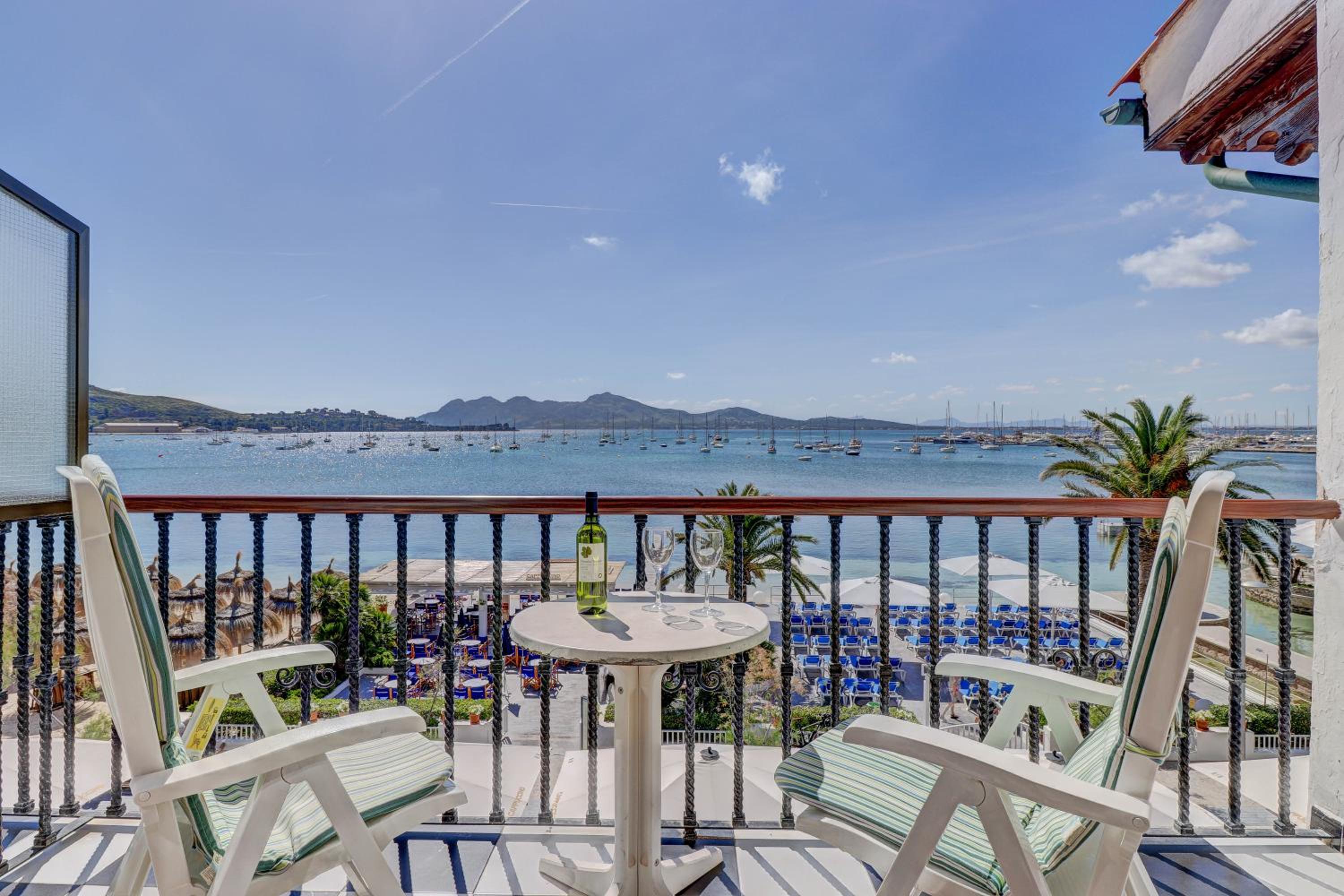 Twin or Double Room with Sea View - Photo 3