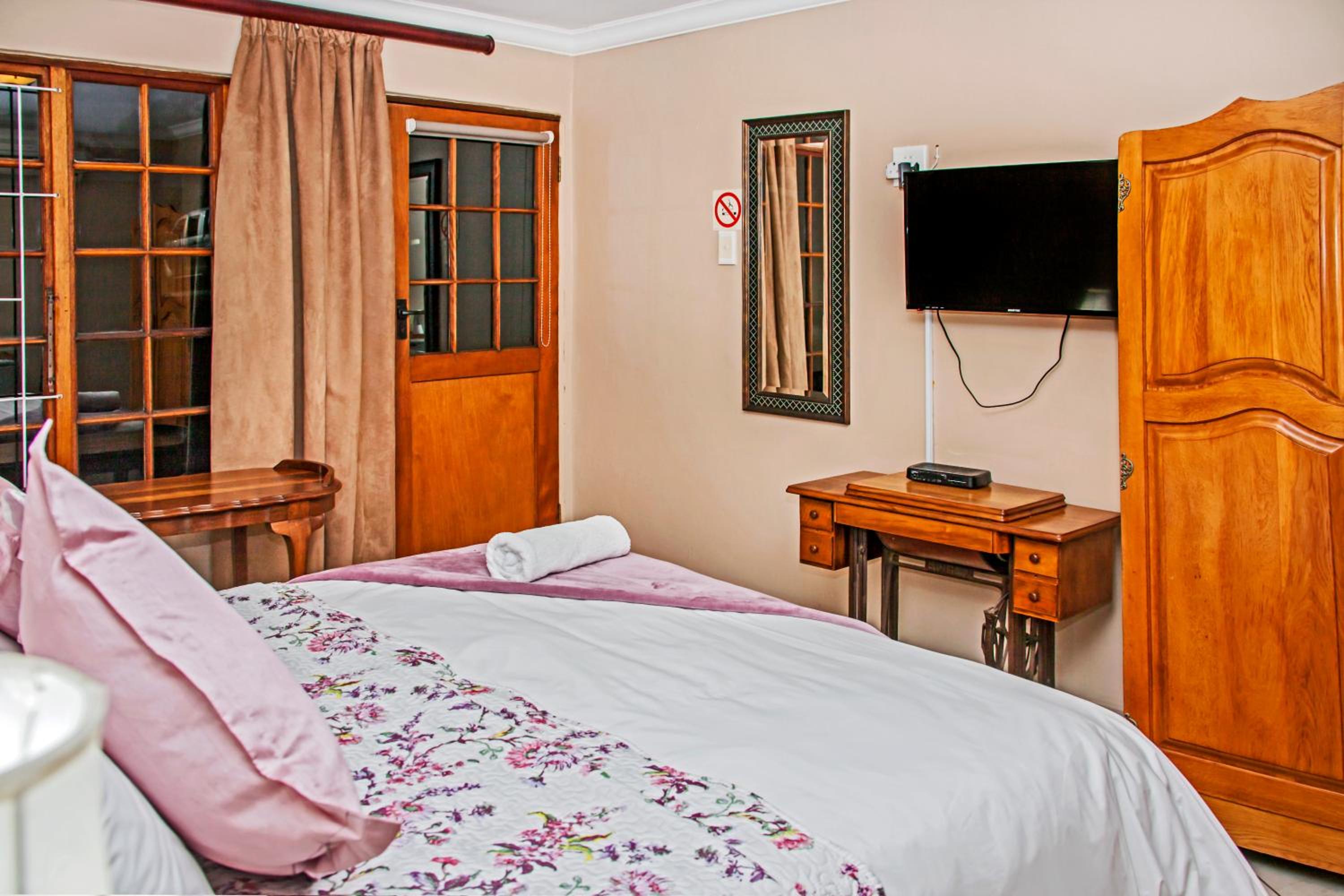 Double Room - Photo 8