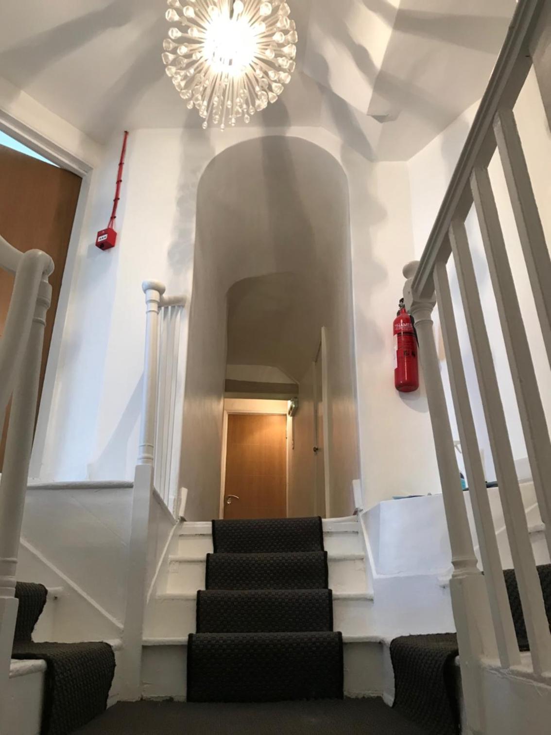 Deluxe Double Room with Bath - Photo 10