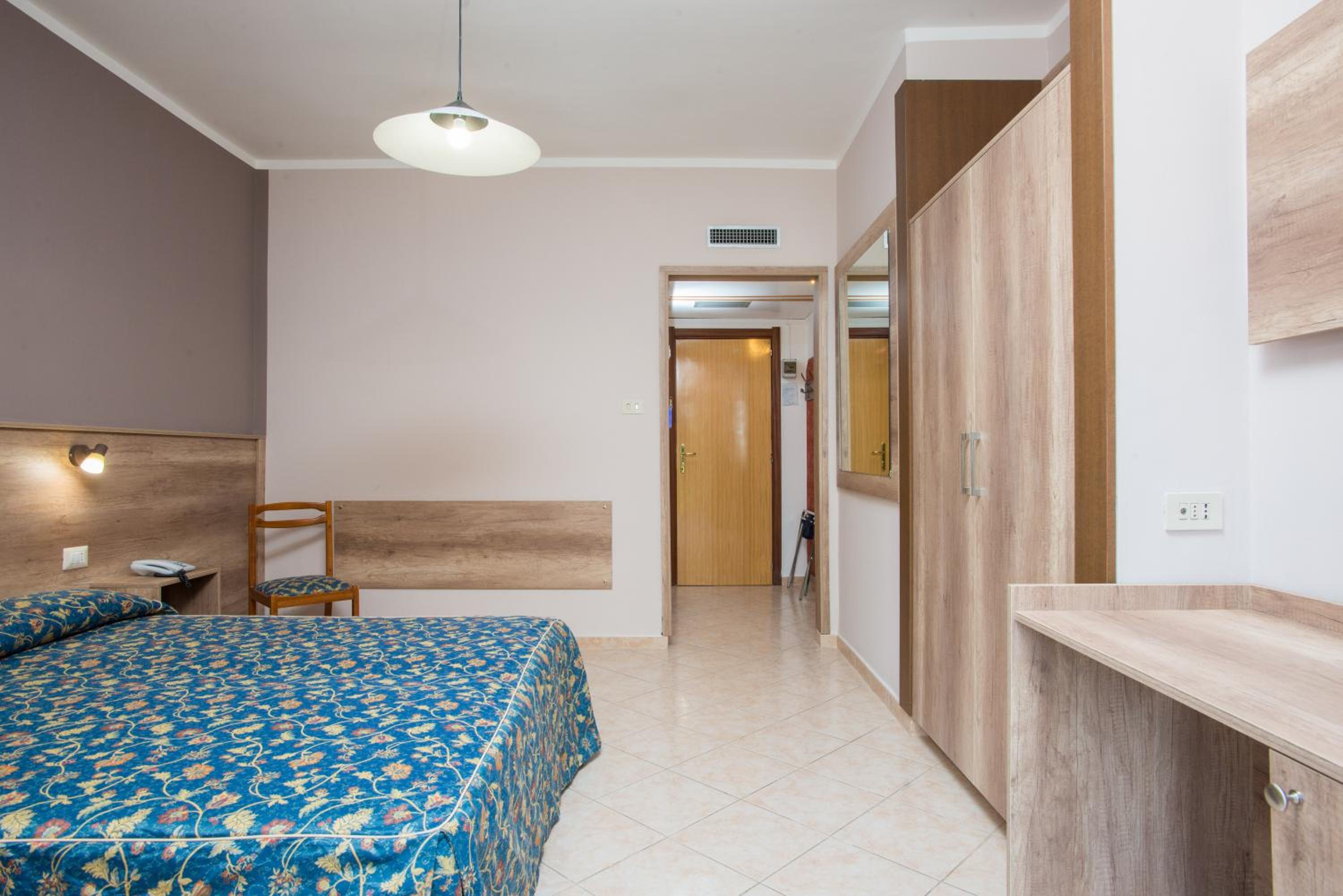 Single Room photo 3