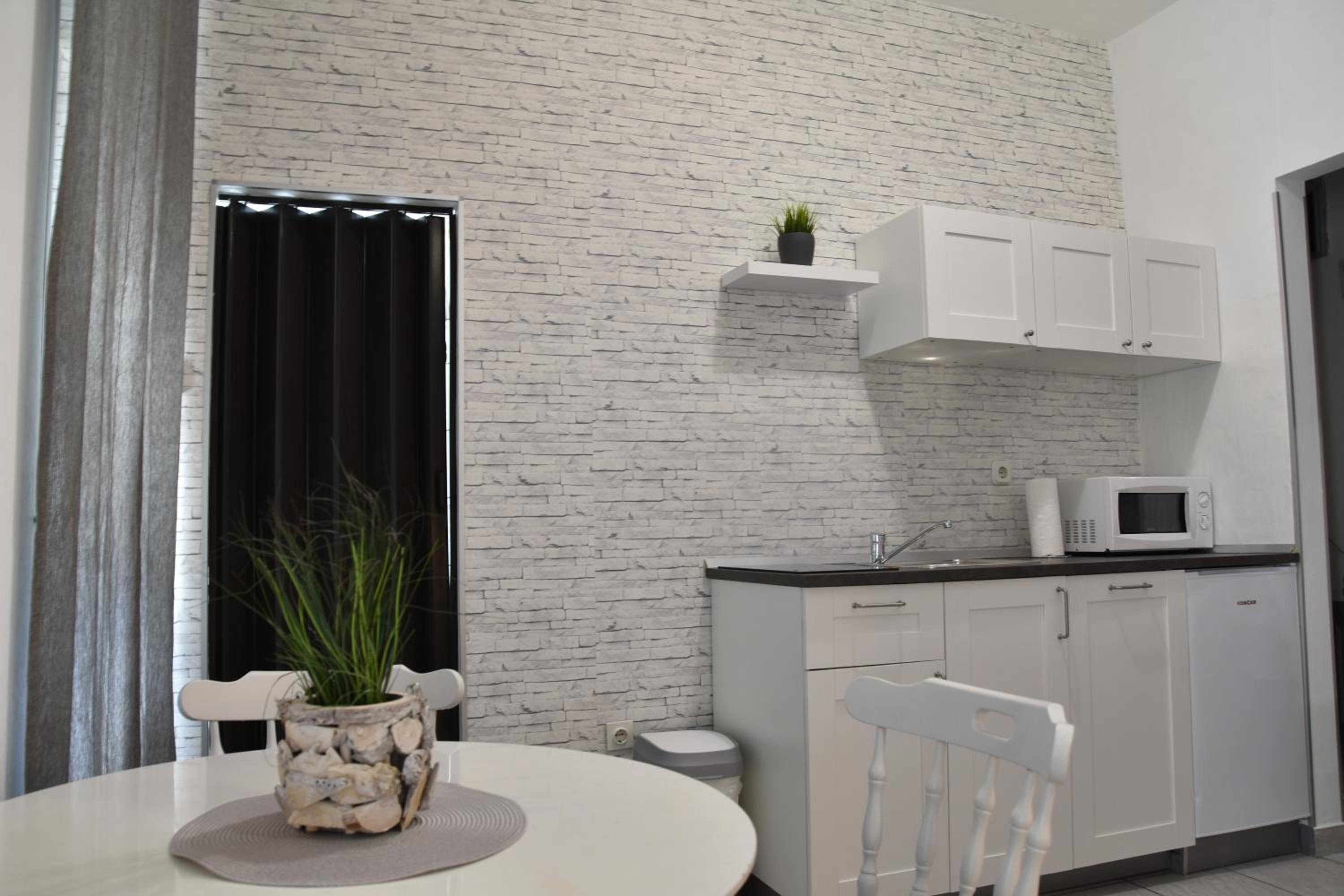 Studio Apartment - Photo 18