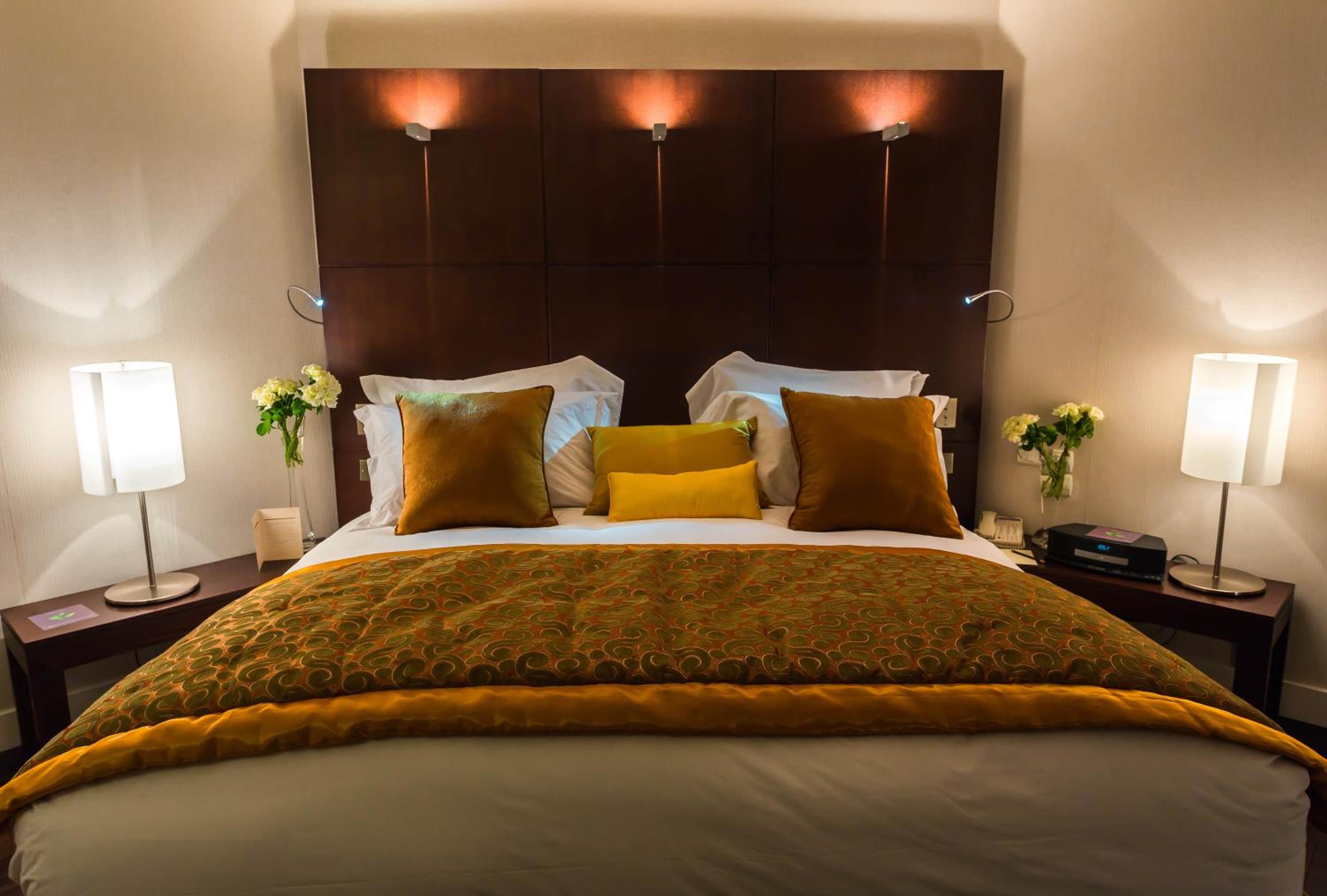 Superior King Room with City View - Photo 4