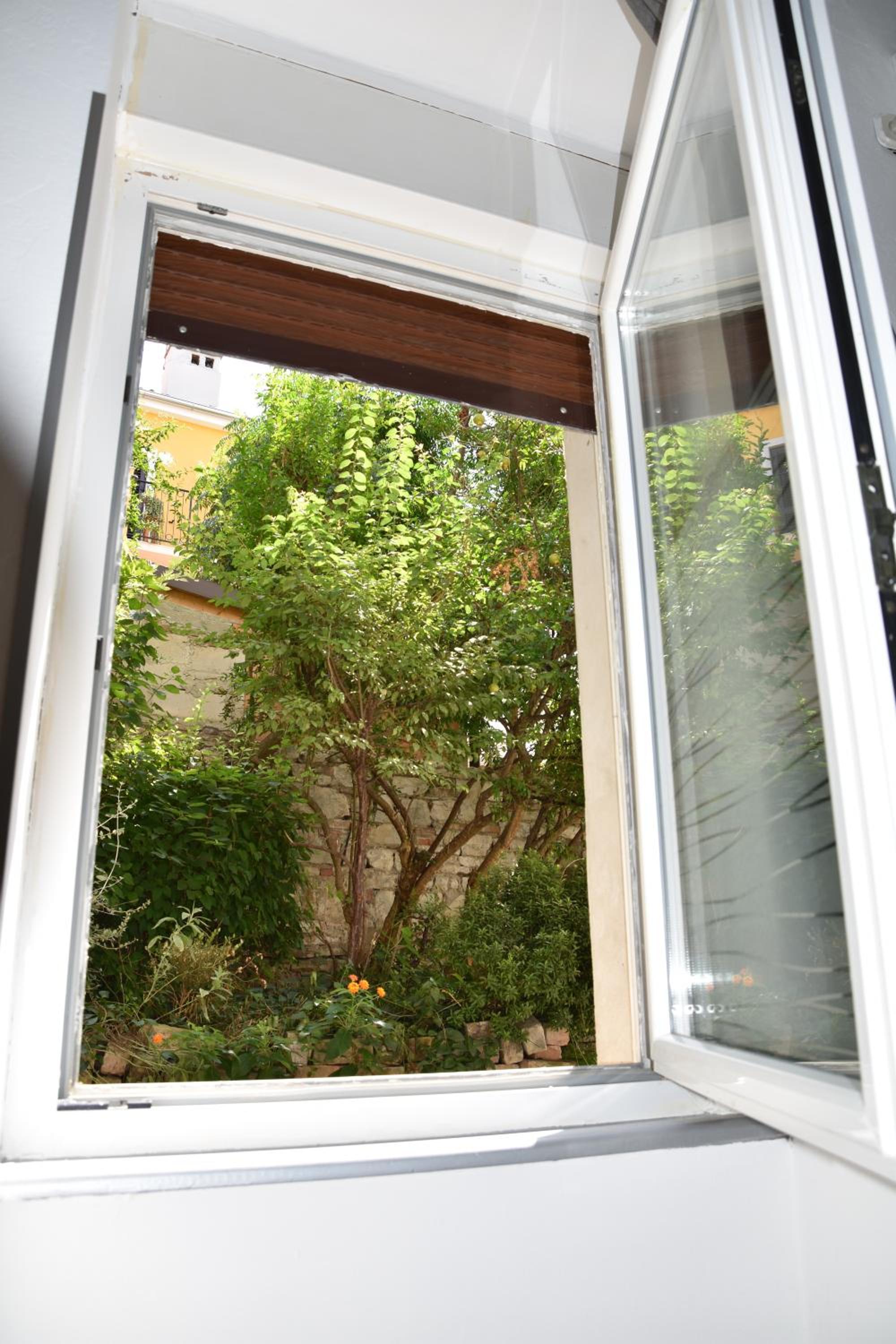 Studio Apartment - Photo 20