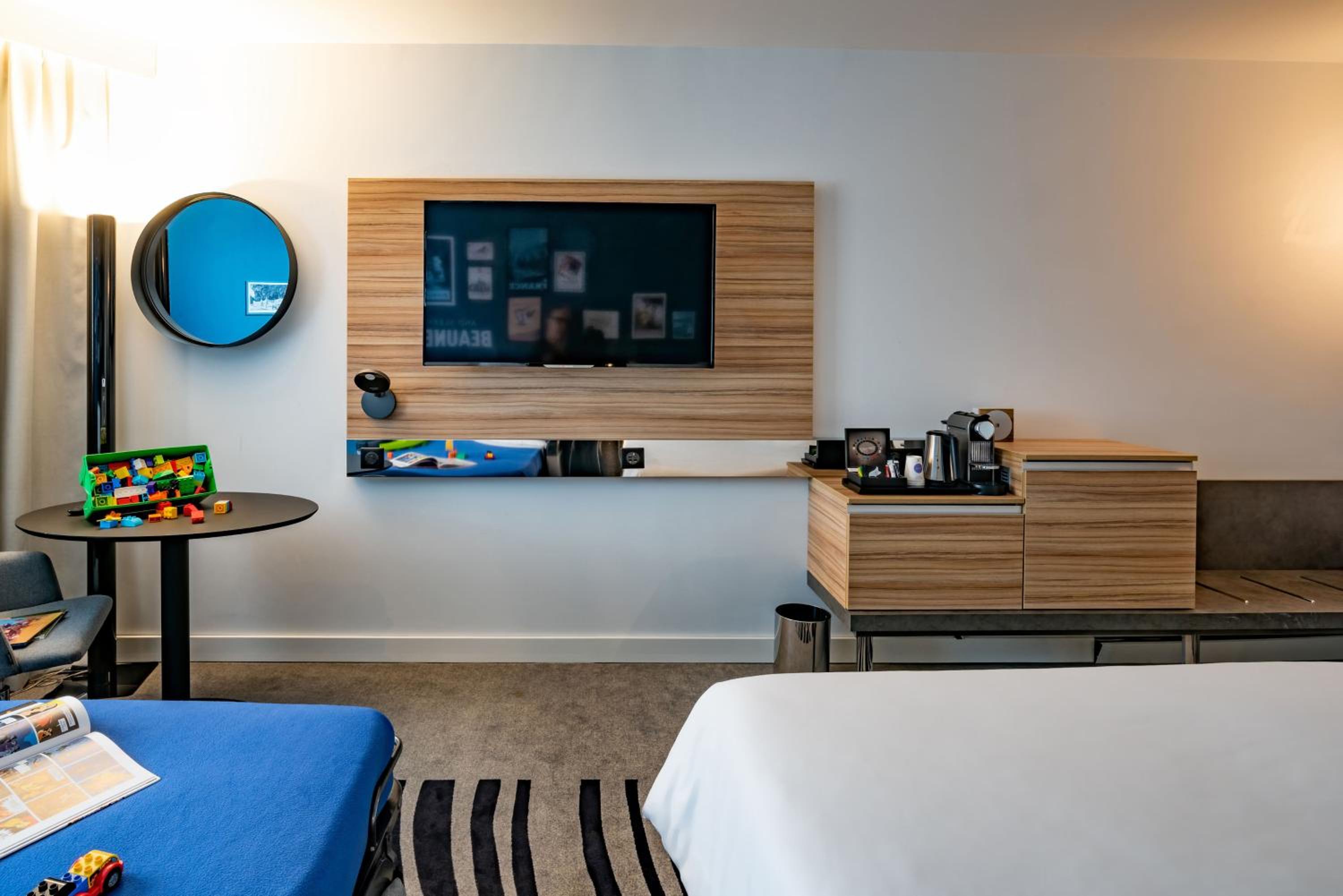 Executive Room with Sofa Bed - Photo 2