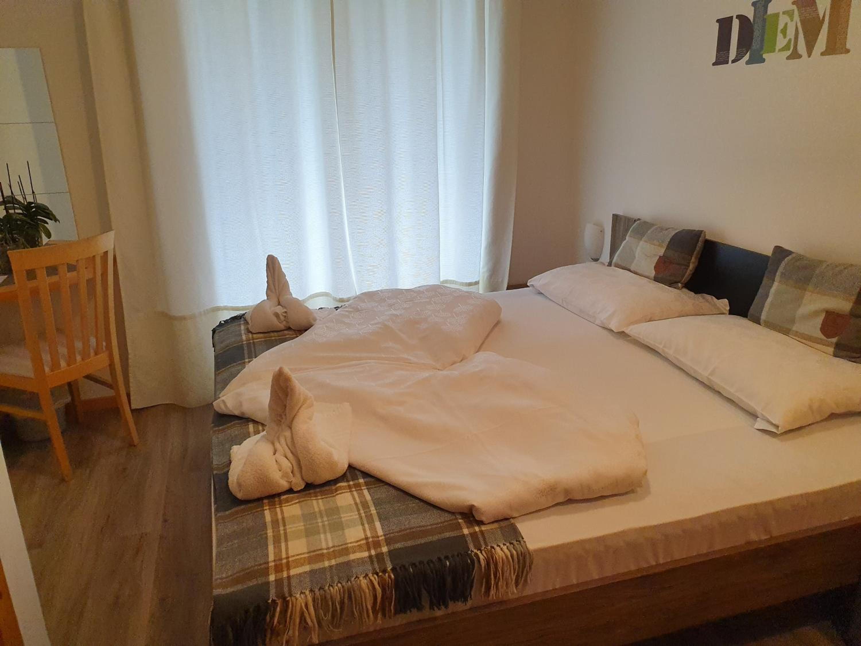 Small Double Room with Balcony and Mountain View - Photo 4