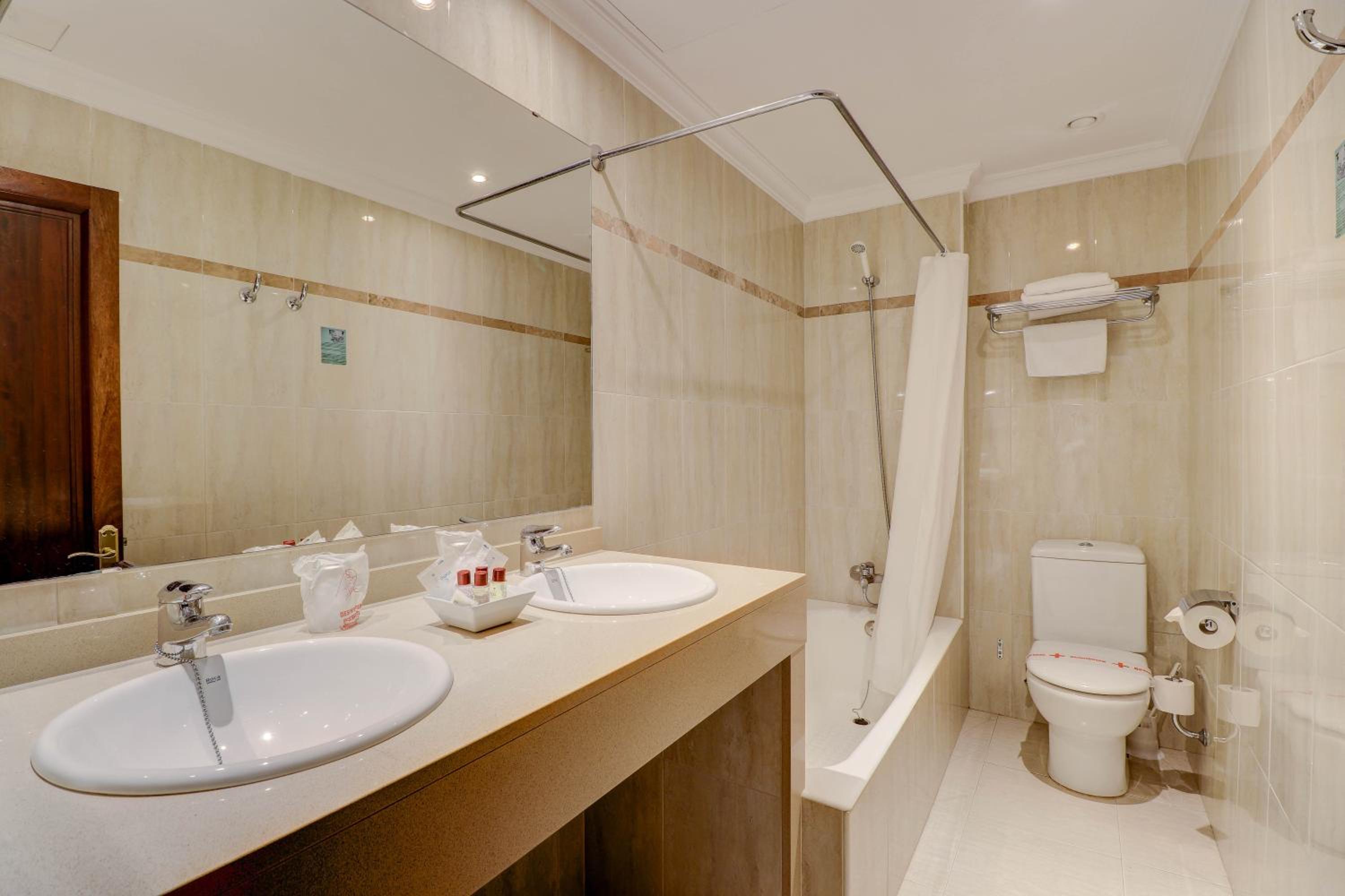 Standard Double Room - Photo 2