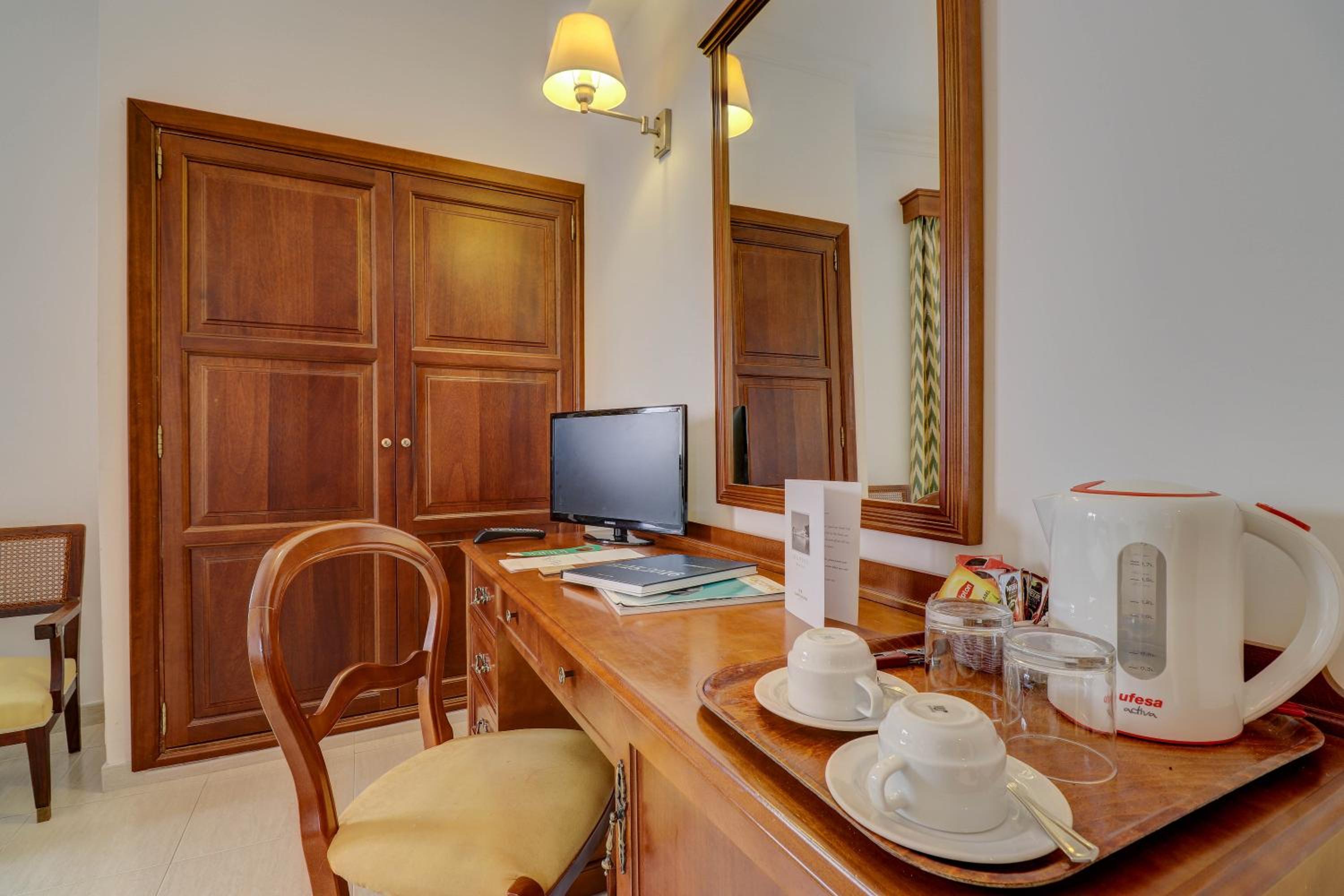 Standard Double Room - Photo 5