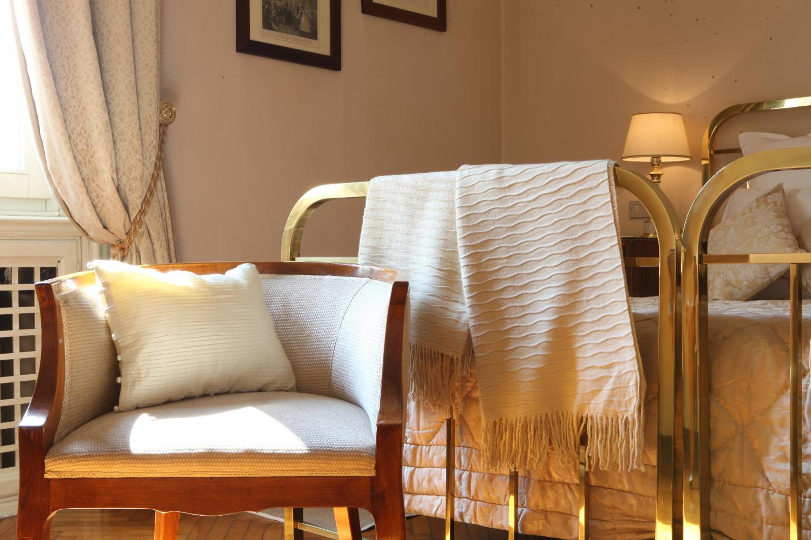 Standard Double Room - Photo 8